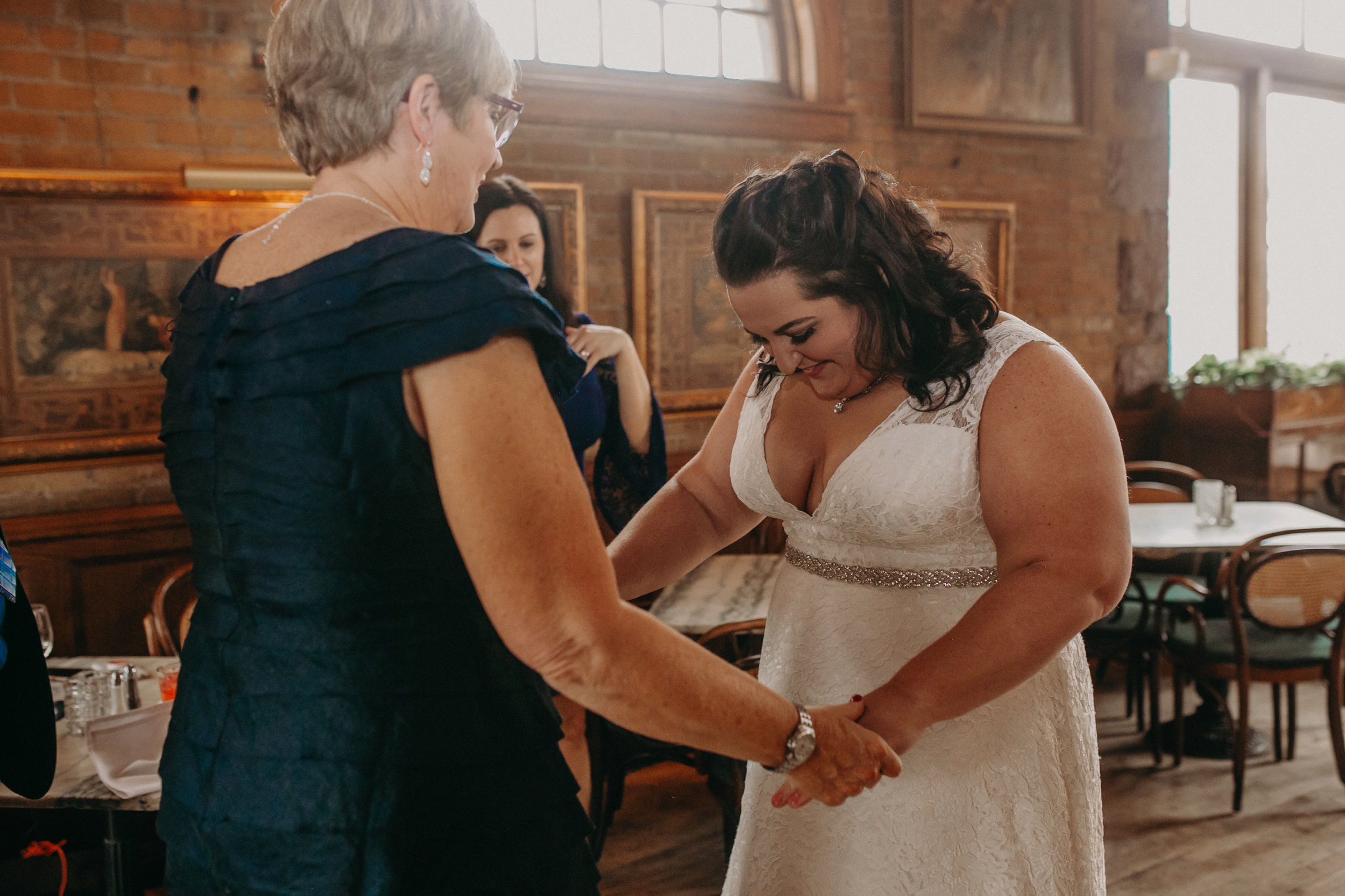 Intimate_Wedding_St_Paul_MN_WA_Frost_Sweeneys_Andrea_Wagner_Photography (24 of 99).jpg