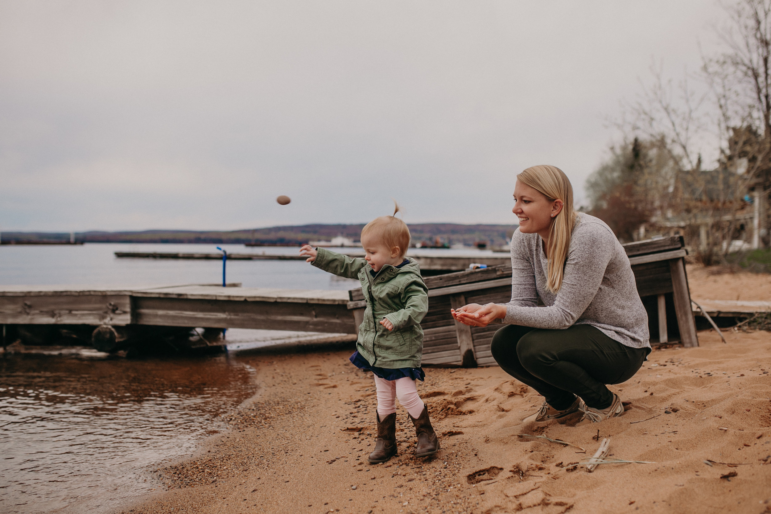 a lifestyle family photo shoot on Madeline Island with Andrea Wagner Photography 