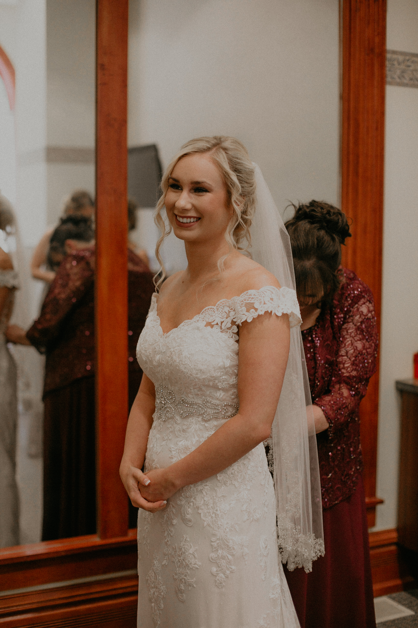  Marshfield WI wedding photographer Andrea Wagner captures real authentic moments of bride getting ready at her wedding 