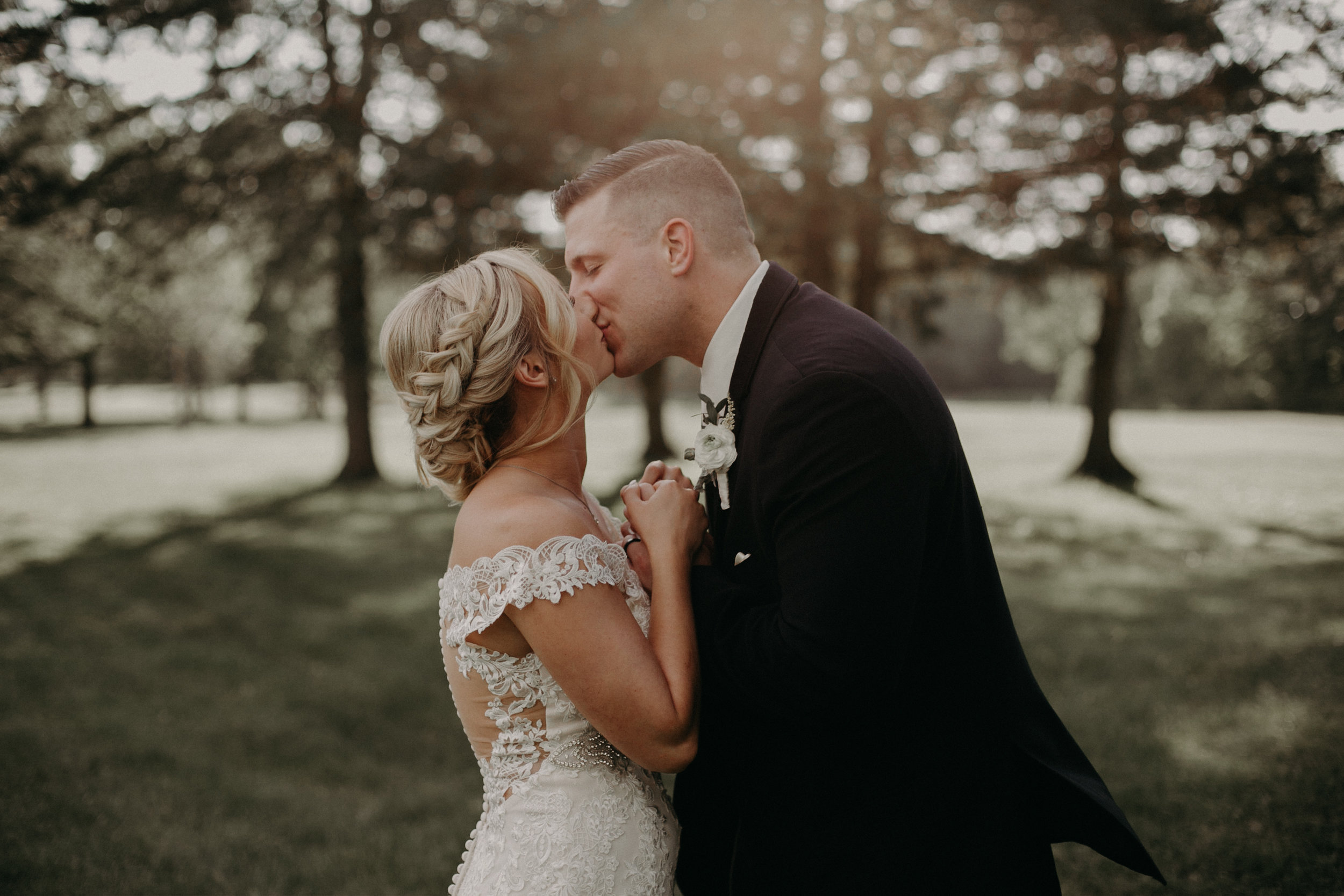 Andrea Wagner Photography captures sunset photos of wedding couple in Marshfield WI