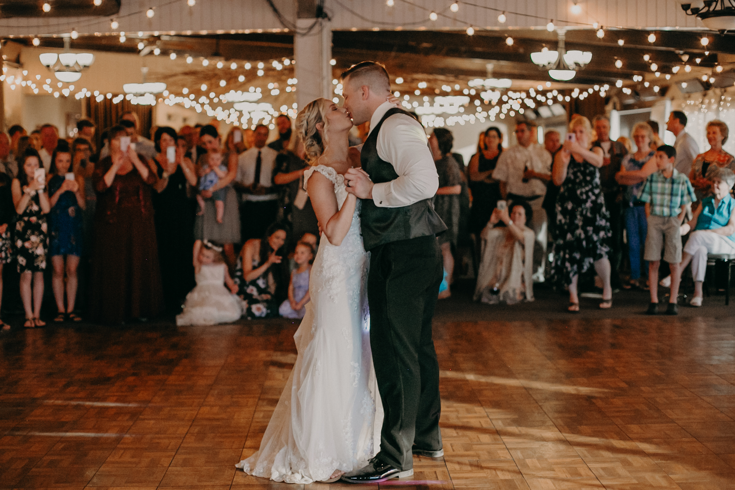  RiverEdge Golf Club first wedding dance photographed by Andrea Wagner 