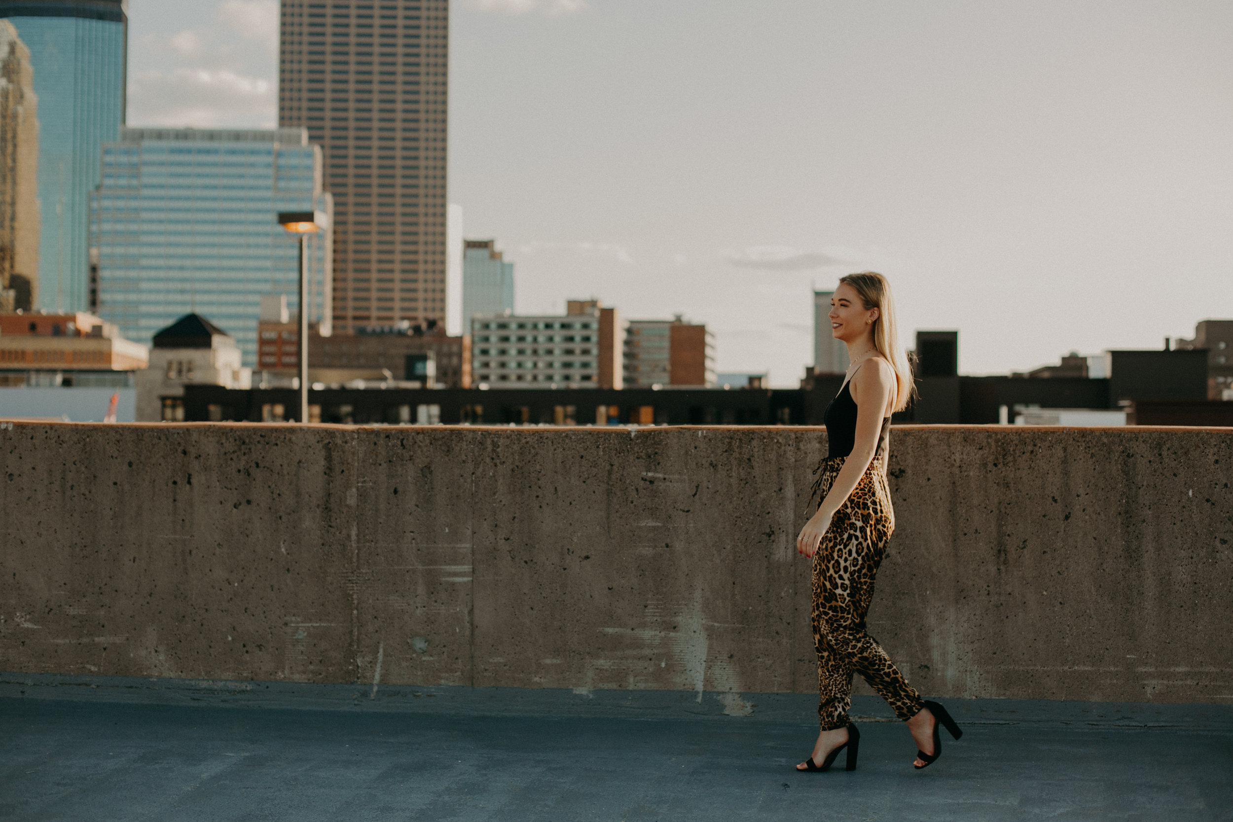 Minneapolis_MN_Mill_Ruins_Downtown_Senior_Session_AWP (23 of 47).jpg