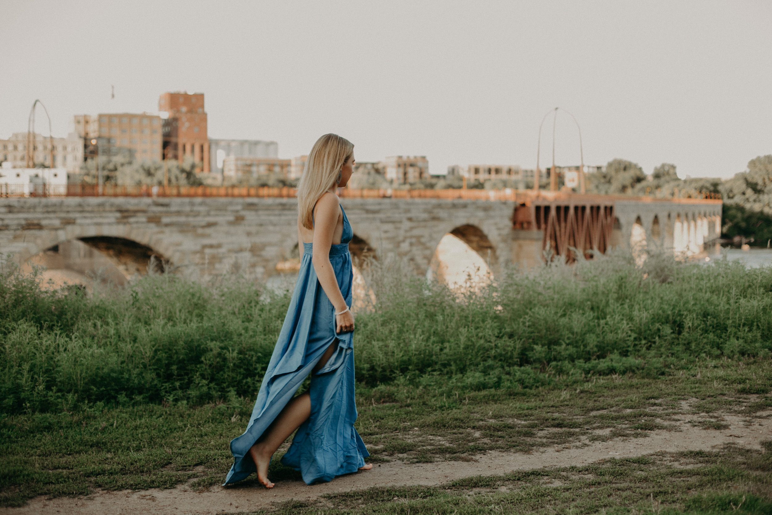 a high school senior photoshoot in Minneapolis at Stone Arch Bridge
