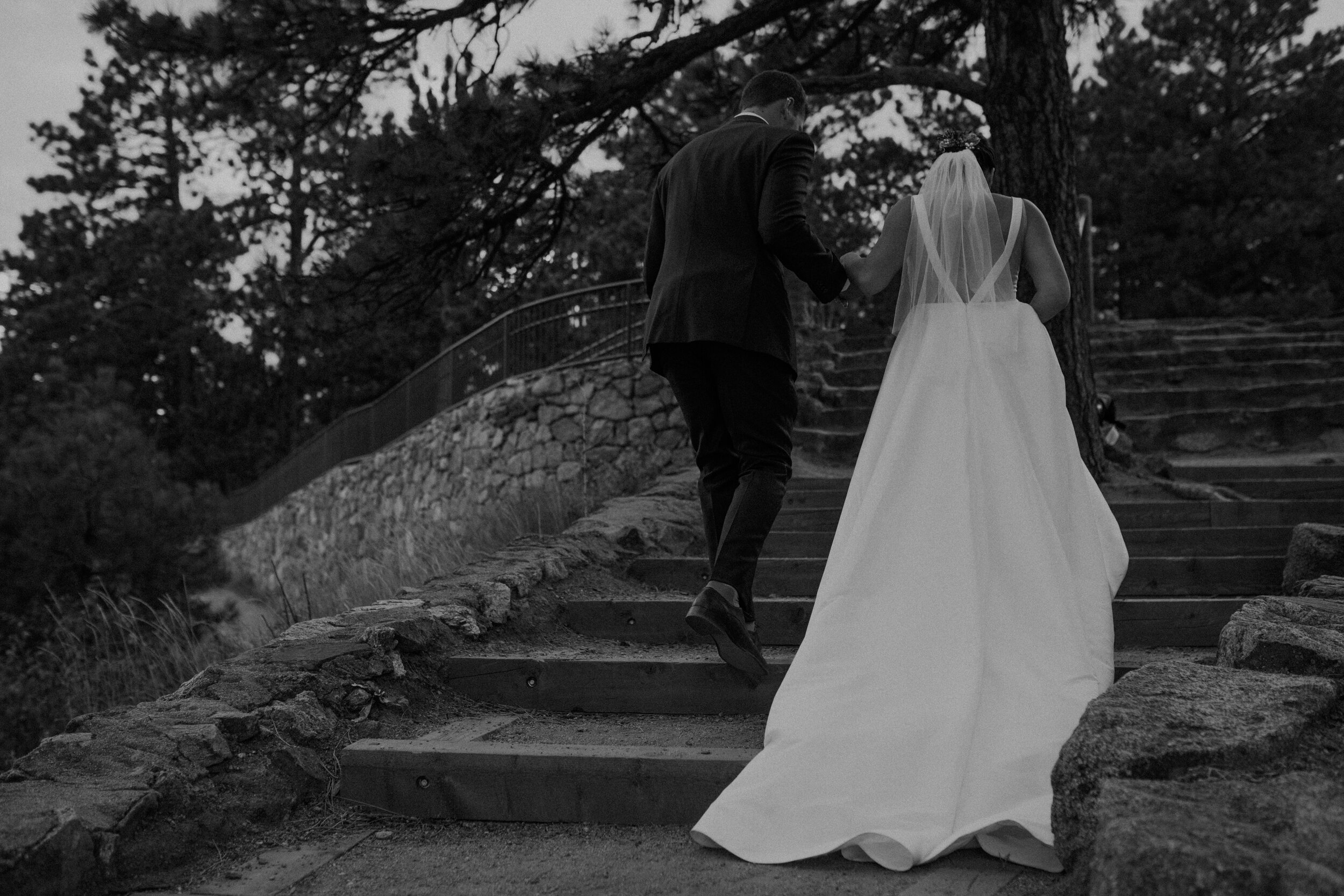  documentary wedding photographer Andrea Wagner captures a bride and groom exiting their wedding at Sunrise Amphitheater 