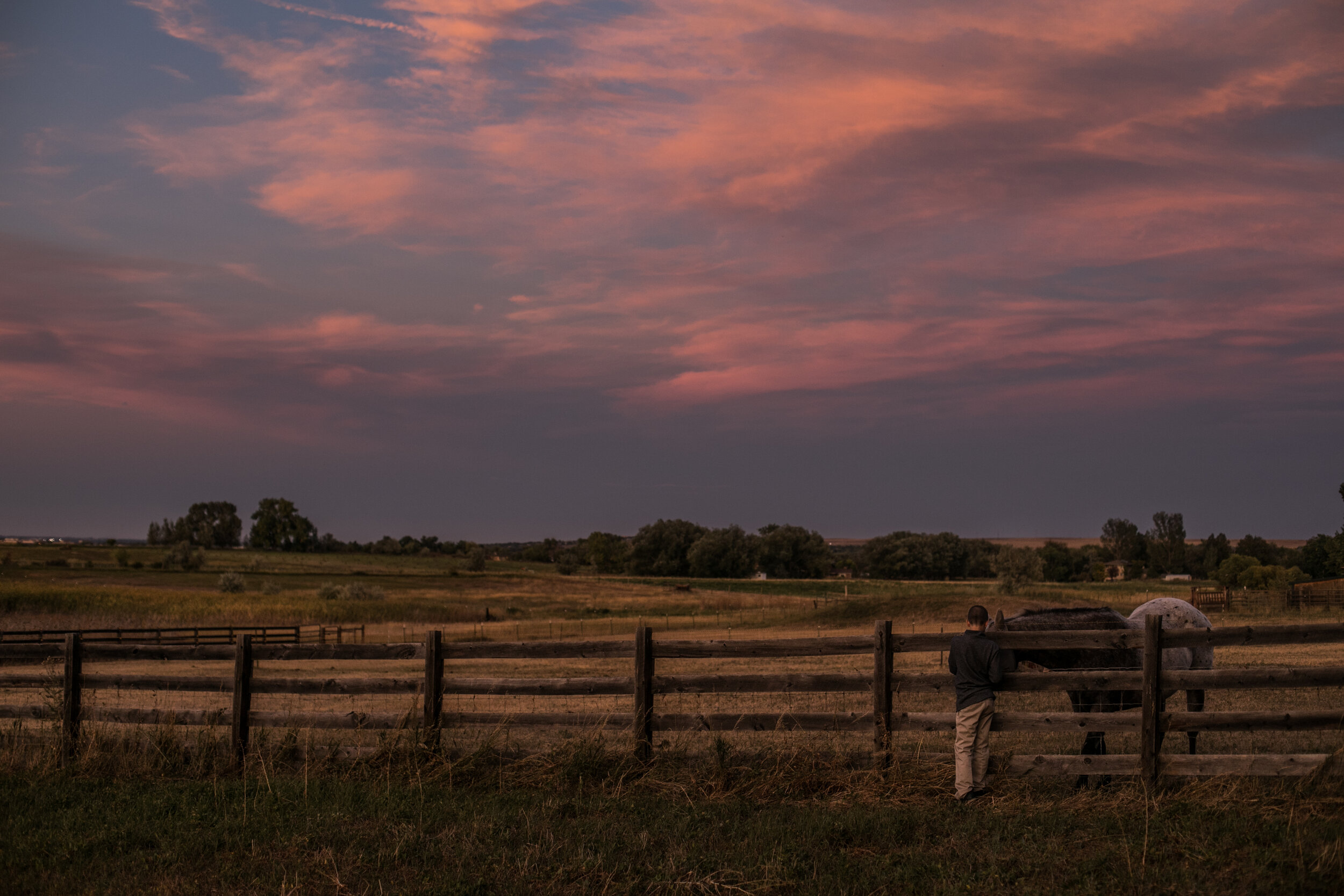 Boulder CO sunset during wedding in a backyard