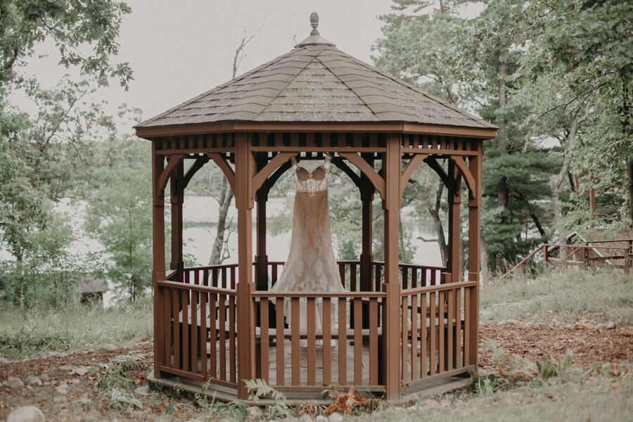 Hancock_Stichert_Wedding_Pine_Lake_Waupaca_004.jpg