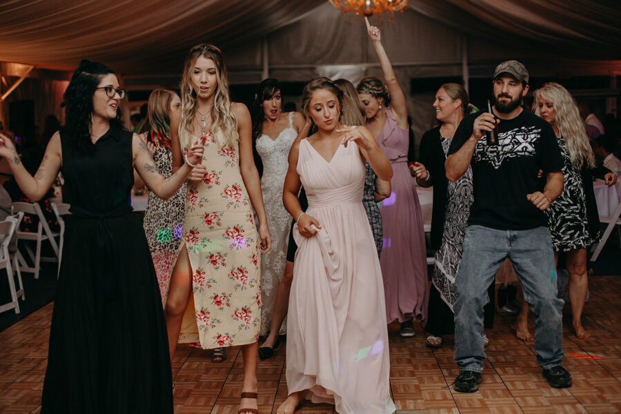 dancing wedding party having fun at par 4 resort in Waupaca WI