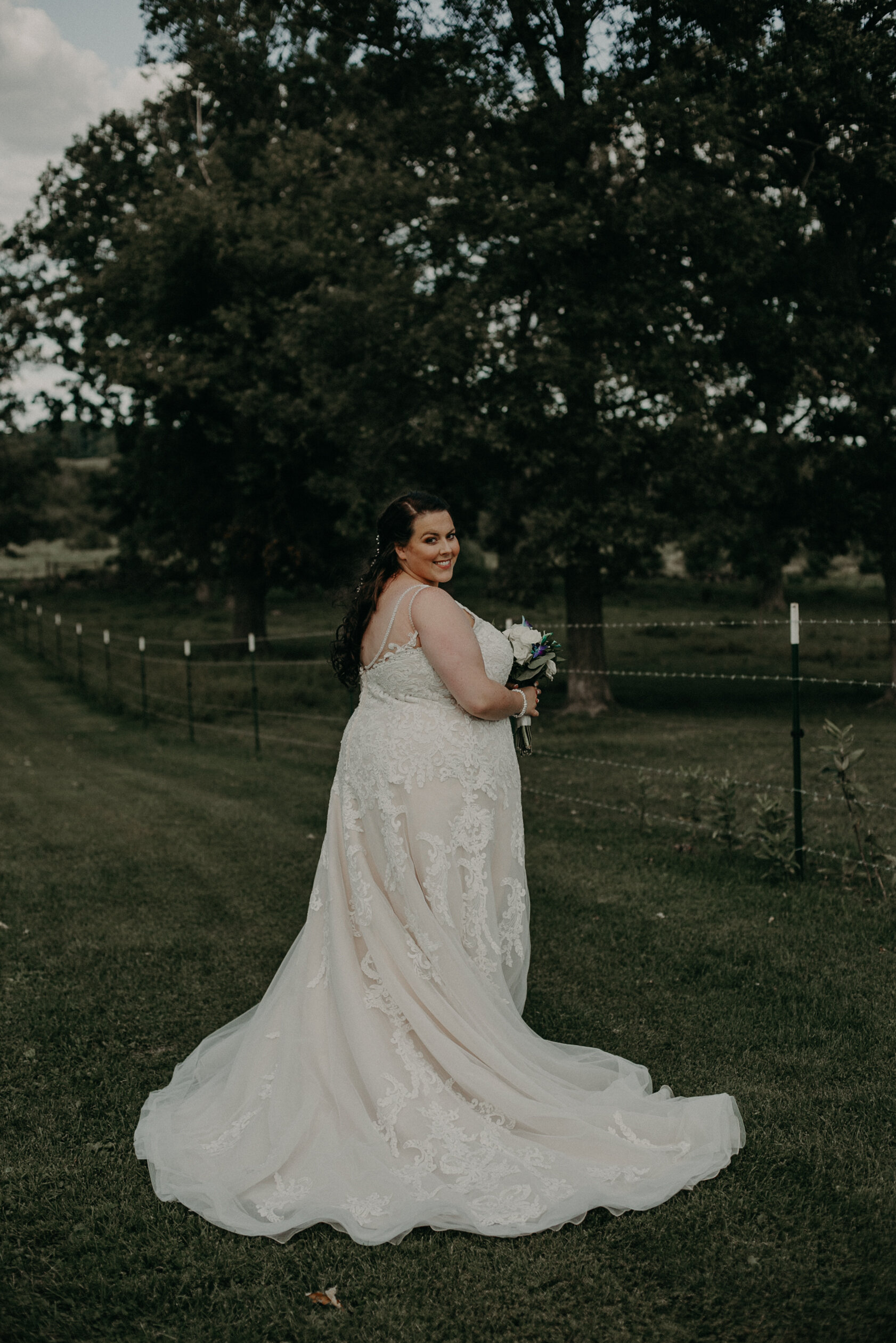  plus sized bride poses at The Mumm Barn for wedding photographer Andrea Wagner 