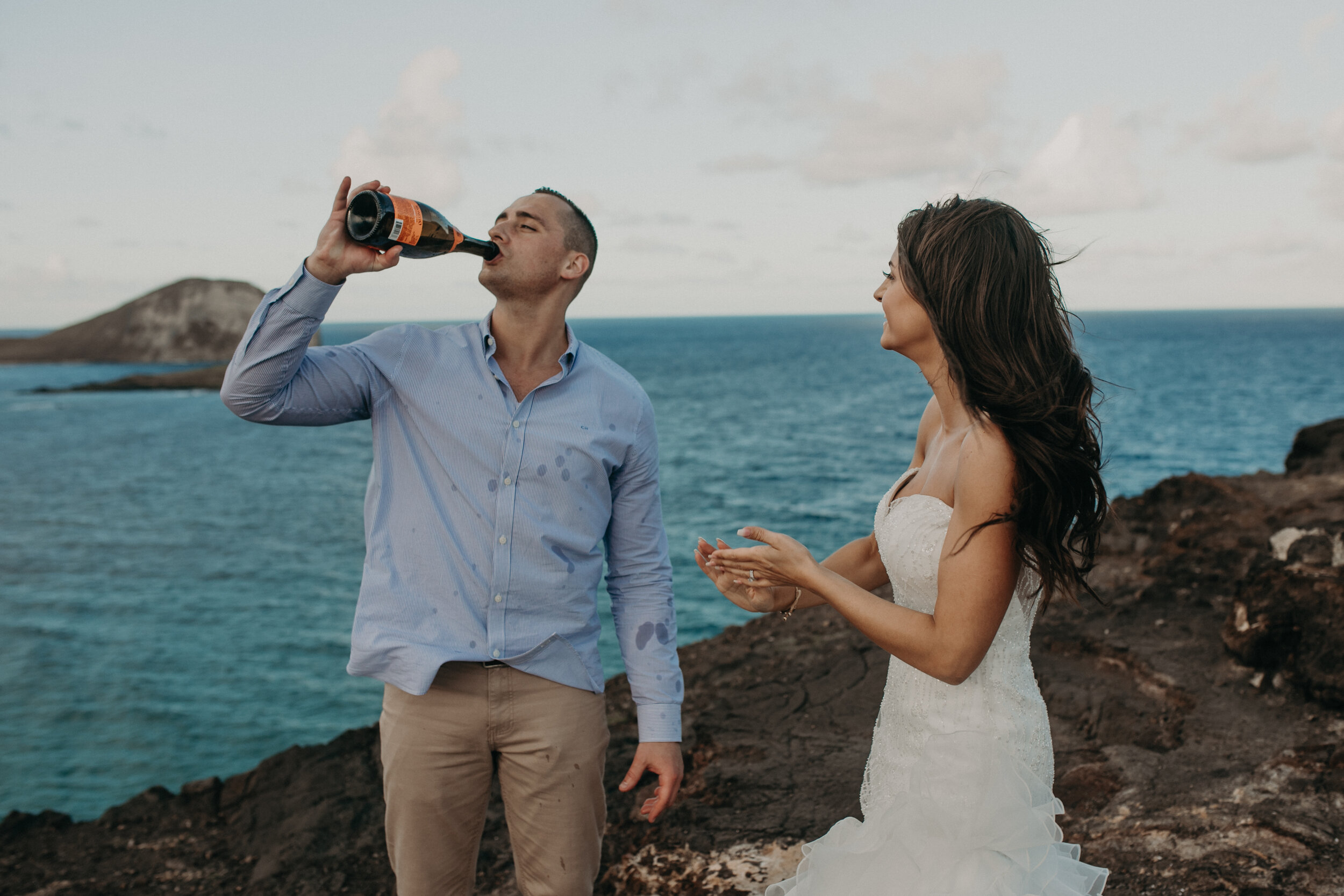  Biggest Reasons Why You Should Just Elope Instead with Andrea Wagner Photography #elopetohawaii #hawaiielopement #oahuelopement #oahuweddingphotographer #weddingdestinations #hawaiiweddingphotographer #hawaiielopementphotographer #makapuulookout #ma