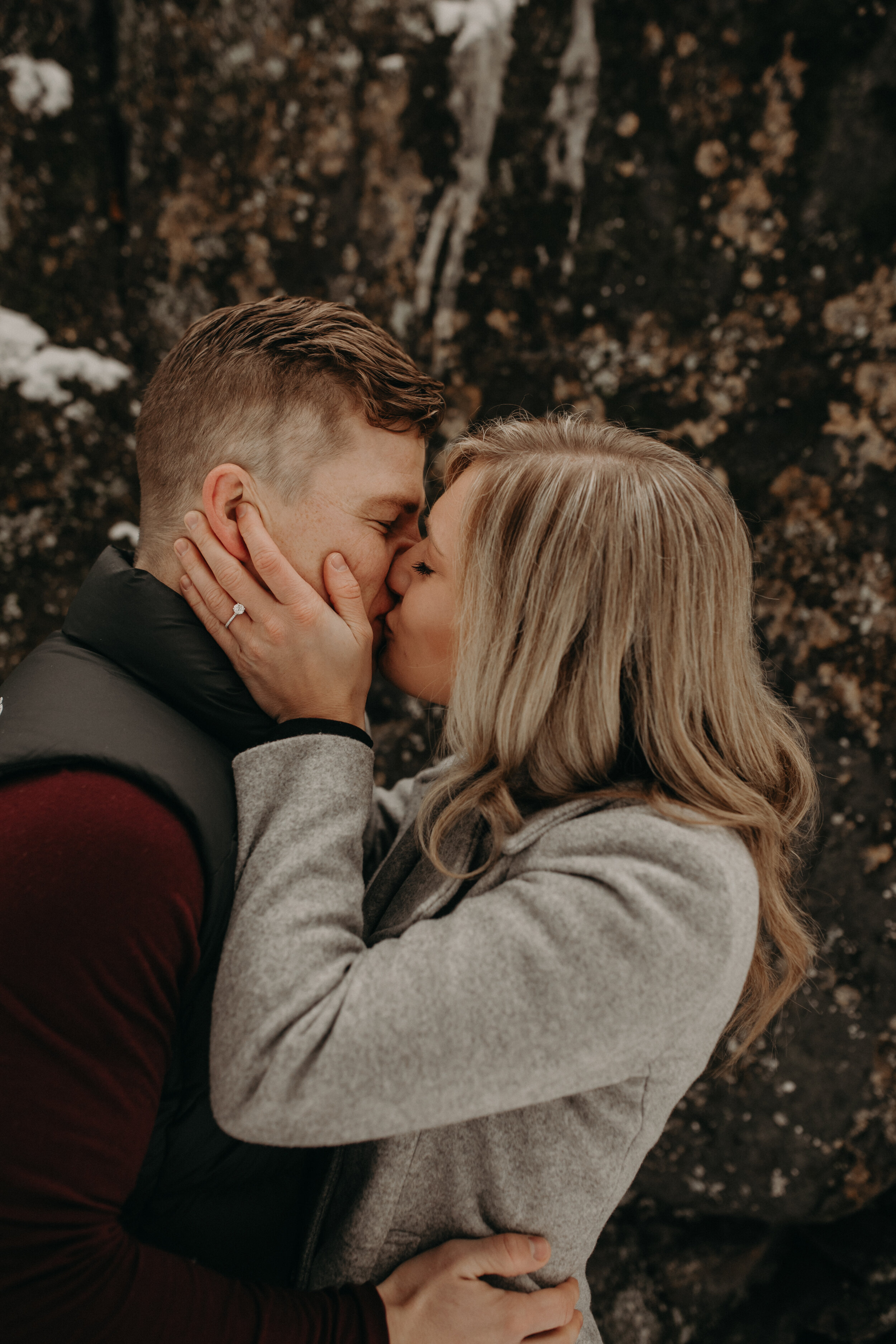  Osceola WI Engagement Session. Interstate State Park Engagement Session. Winter Engagement Session. Winter in Wisconsin Engagement Photoshoot. Wisconsin Couple Photos. Adventurous Couple. Adventurous Engagement Session. Wisconsin Wedding Photographe