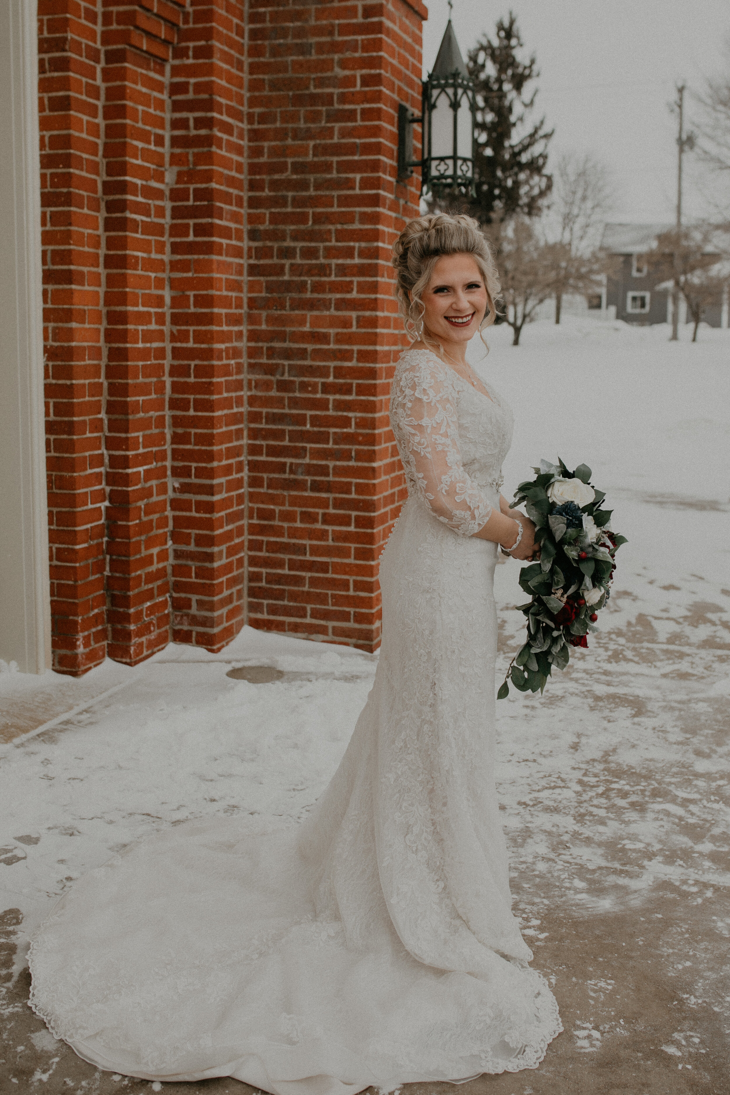  Andrea Wanger Photography cozy winter Wisconsin wedding. Perfect Wisconsin wedding in February. Elegant winter wedding bride. 