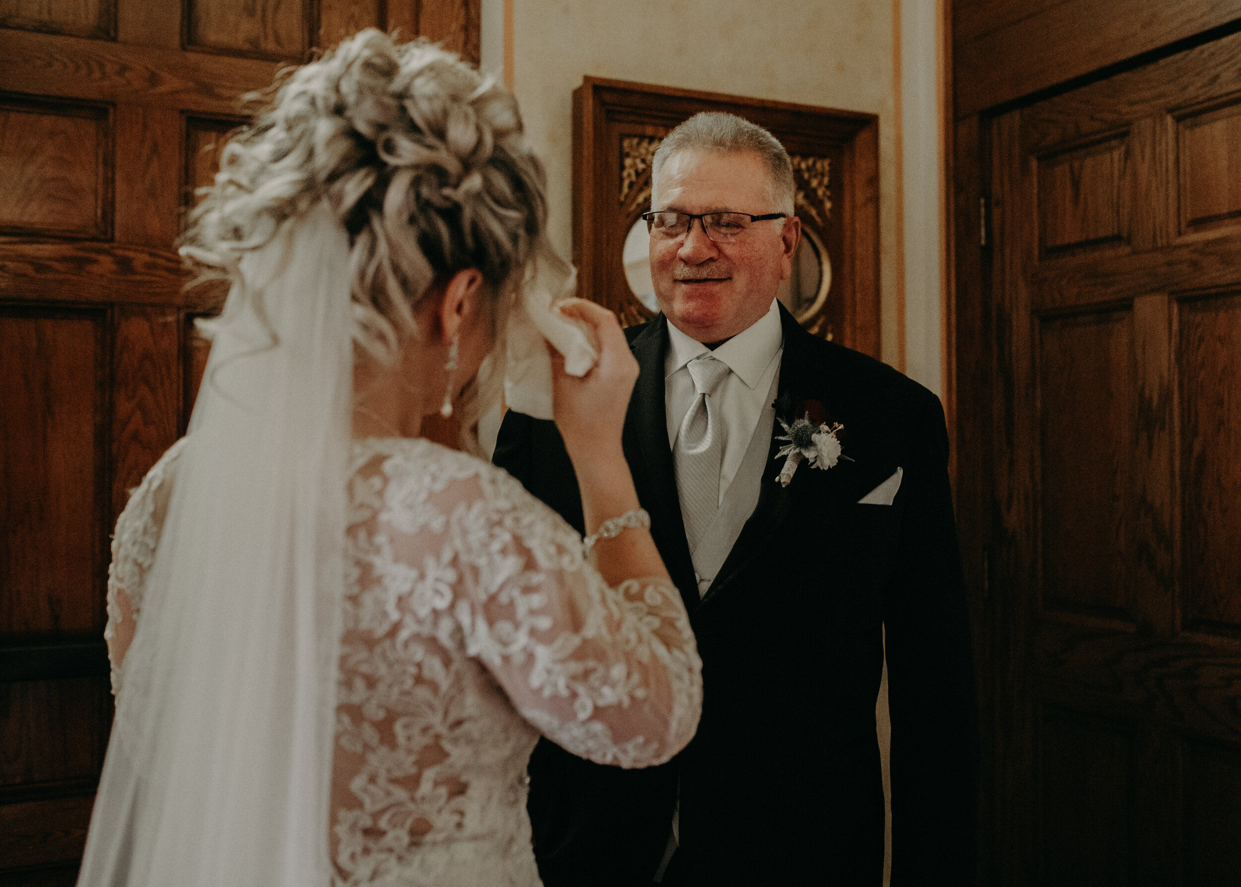  Andrea Wanger Photography cozy winter Wisconsin wedding. Perfect Wisconsin wedding in February. Elegant winter wedding bride and dad emotional first look in church. 