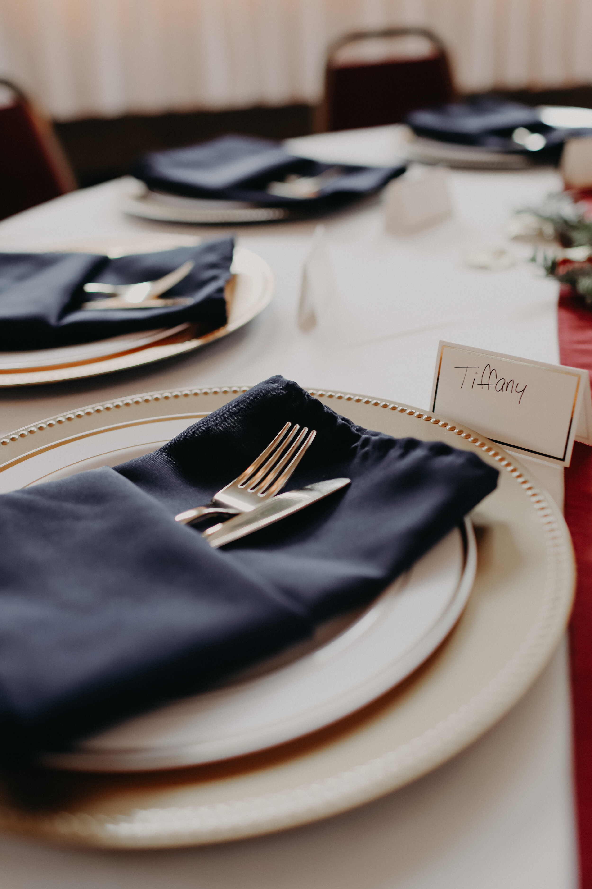  Andrea Wanger Photography cozy winter Wisconsin wedding. Perfect Wisconsin wedding in February. Elegant winter wedding. Winter wedding reception details. 