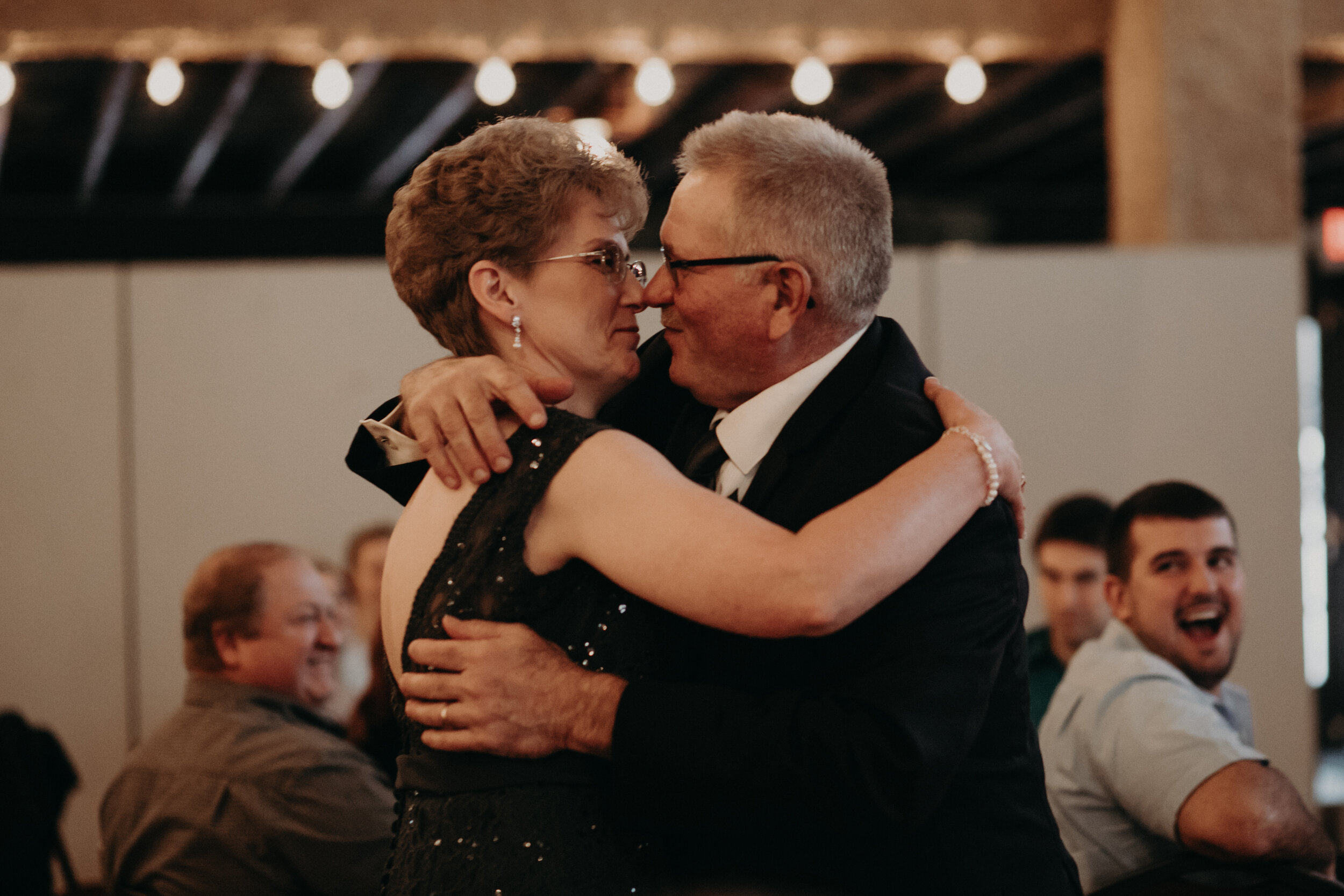  Andrea Wanger Photography cozy winter Wisconsin wedding. Perfect Wisconsin wedding in February. Elegant winter wedding. Reception mom and dad kiss. 