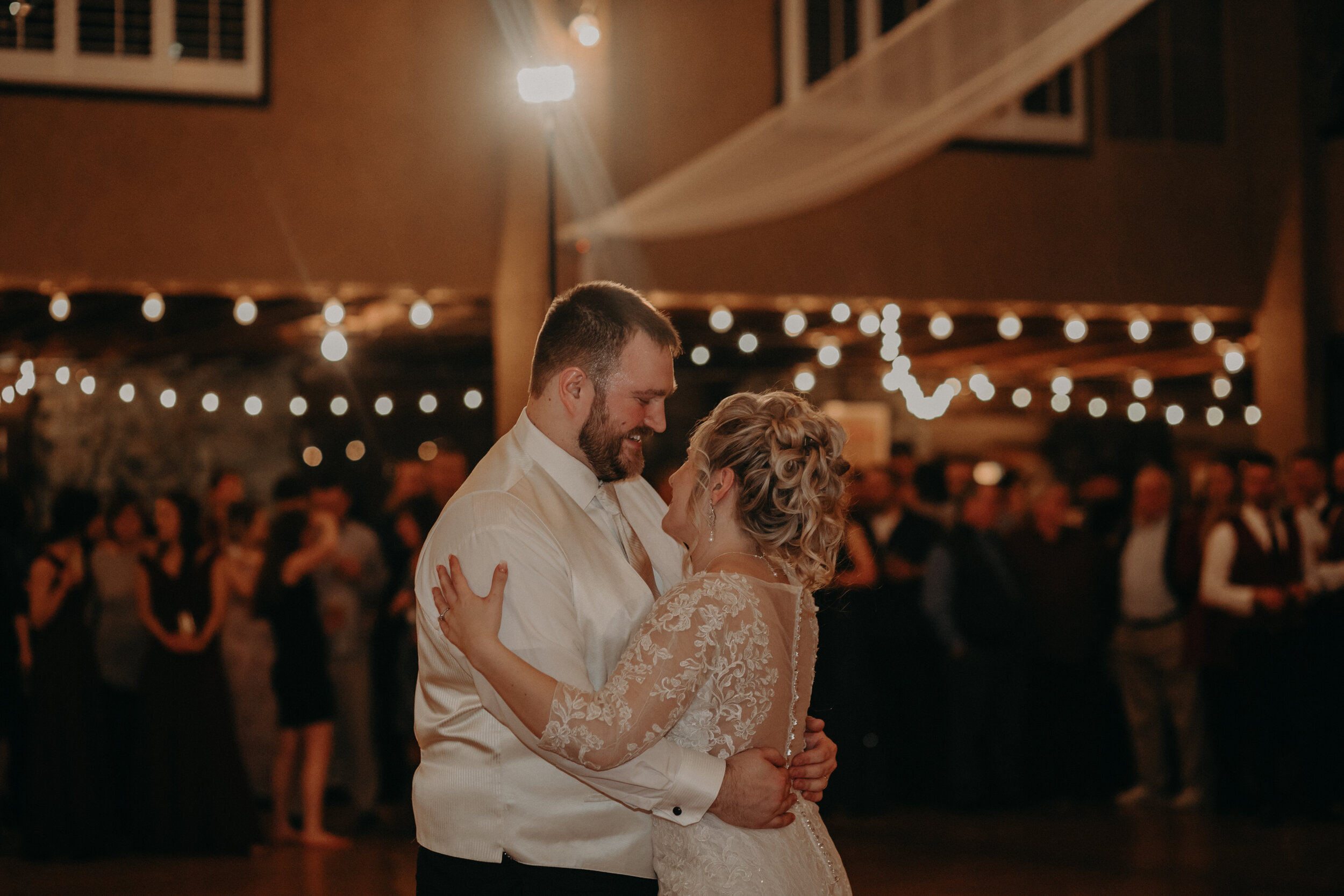  Andrea Wanger Photography cozy winter Wisconsin wedding. Perfect Wisconsin wedding in February. Elegant winter wedding. Reception bride and groom first dance. 