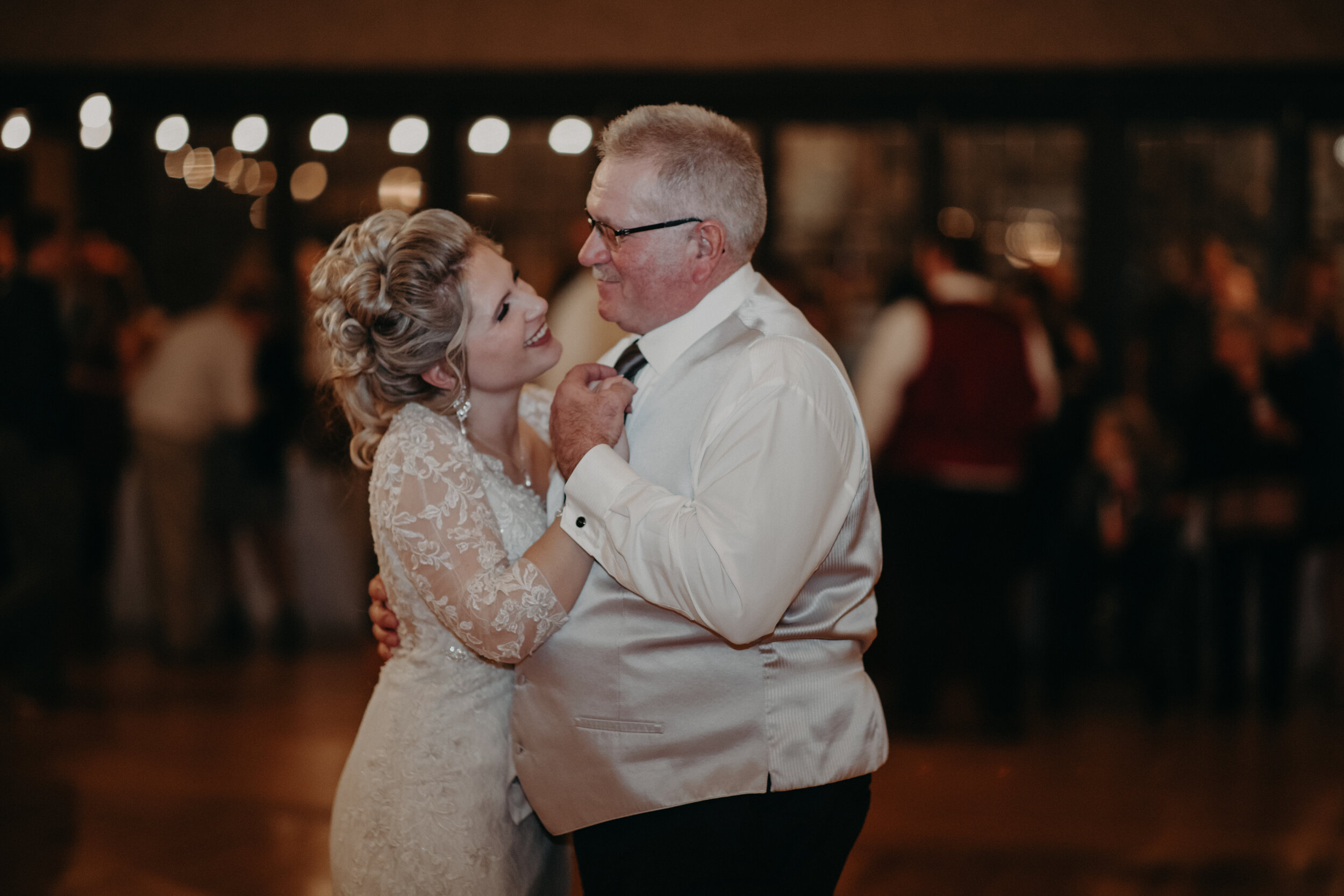  Andrea Wanger Photography cozy winter Wisconsin wedding. Perfect Wisconsin wedding in February. Elegant winter wedding. Reception father and daughter first dance. 