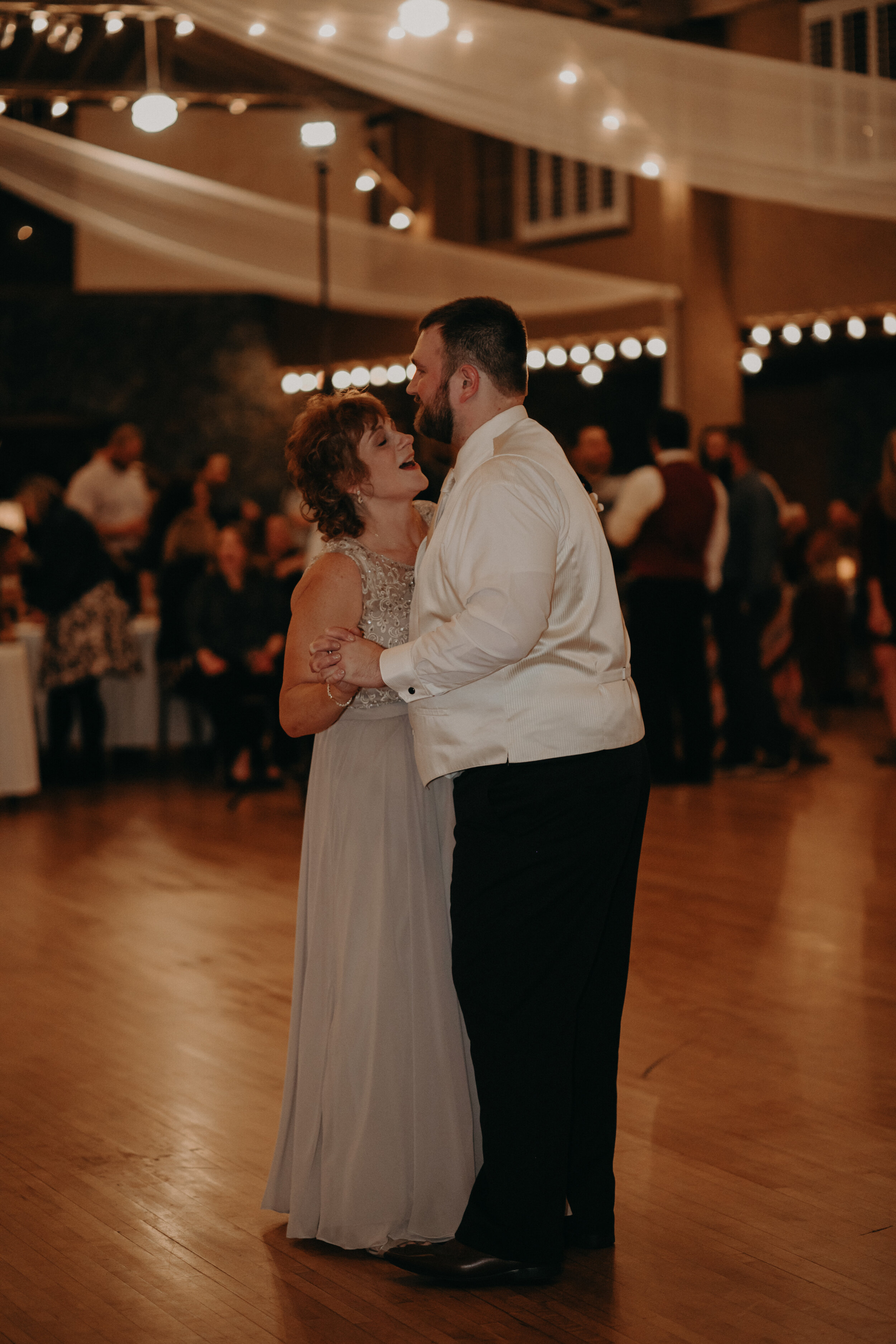  Andrea Wanger Photography cozy winter Wisconsin wedding. Perfect Wisconsin wedding in February. Elegant winter wedding. Reception mother and son first dance. 