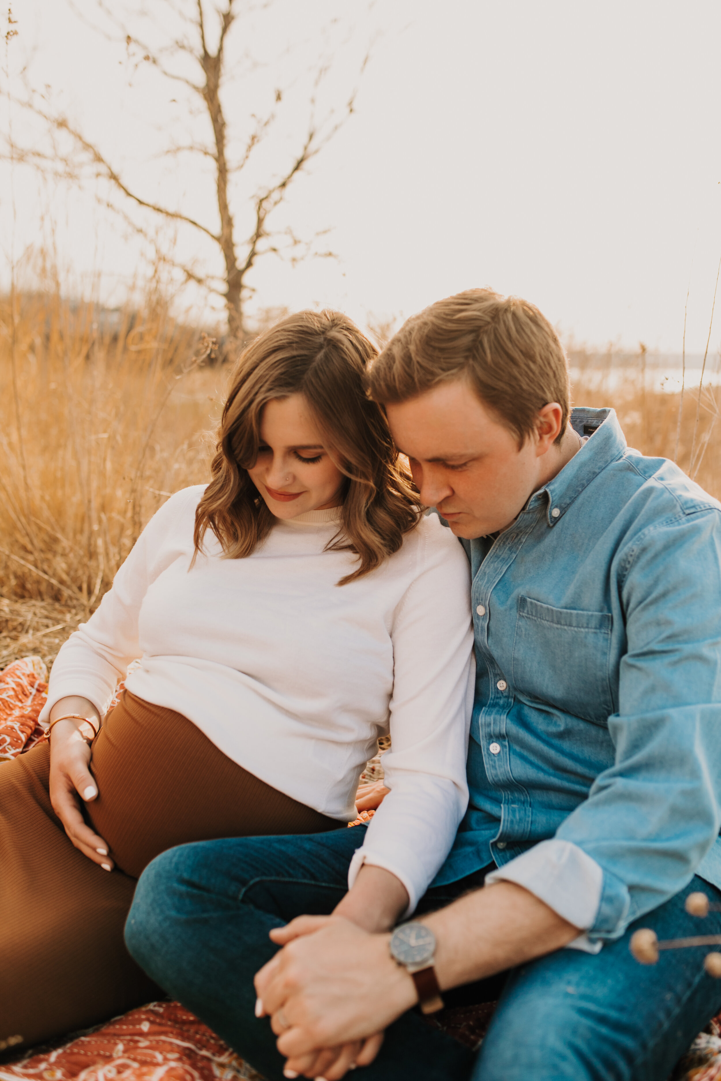  Hastings MN Maternity Photographer. Hastings MN Photographer. Schaar’s Bluff Maternity Session. Schaar’s Bluff Photographer. Schaar’s Bluff Maternity Photographer. Spring photoshoot at Schaar’s Bluff. Mississippi River Maternity Session. Hastings MN