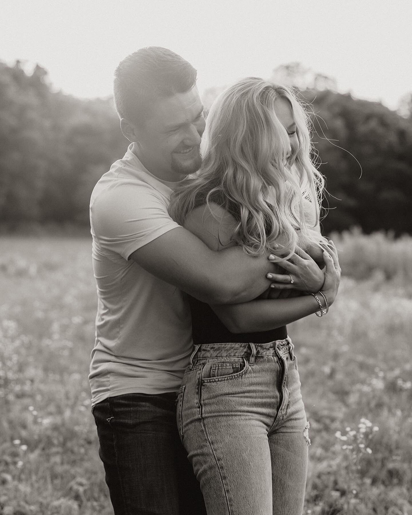 Seth and Alli in 🖤+🤍
.
.
.
#riverfallsweddingphotographer #riverfallsengagementphotographer #hudsonwiweddingphotographer #hudsonwiengagementphotographer #uwrf #uwrfalumni