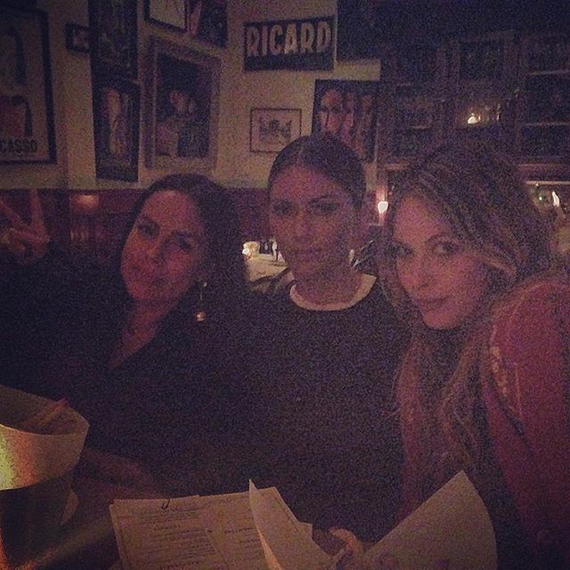 When you're with these two, it doesn't matter if the photo came out dark af. Early #tbt #threeamigos #boos 💯