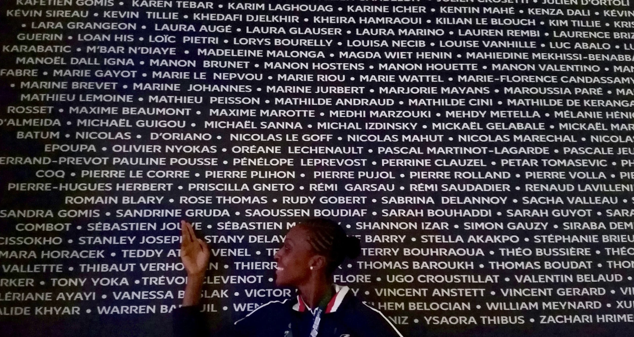 Au club France, il y avait une liste de tous les athlètes français présents aux jeux, j'ai trouvé ça super cool !!