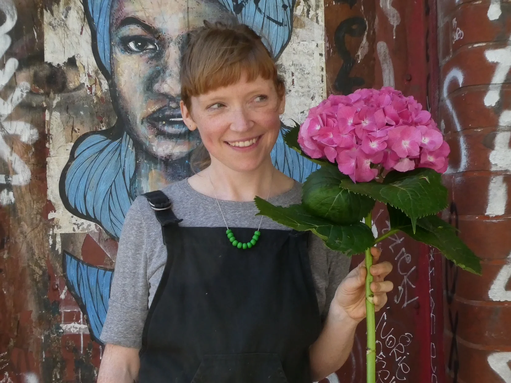 LAURA NOONAN - QUEEN OF STEMS