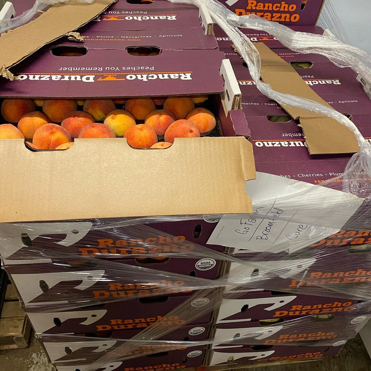 #peaches! Western slope fruit. #nowaiting. @cureorganicfarm. Stone fruits without the line. Farm stand, 75th and Valmont. #eatlocal #farmlife #boulder