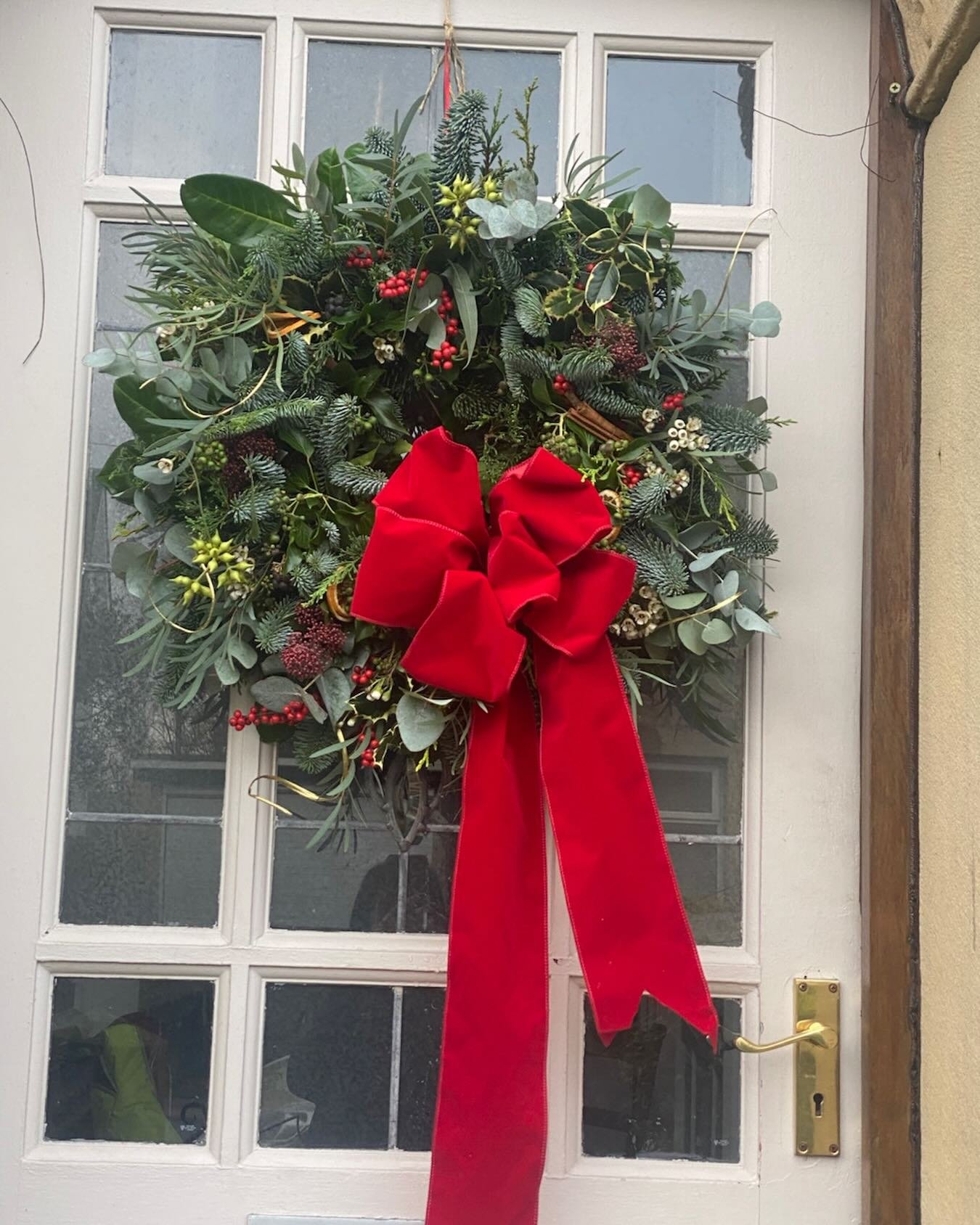 Just one of the incredible wreaths made on my workshop last night. Brilliant Nickie. Looks amazing.
#wreathmaking #wreathworkshop #floralperfection @flowers_with_passion @goodfloristguide