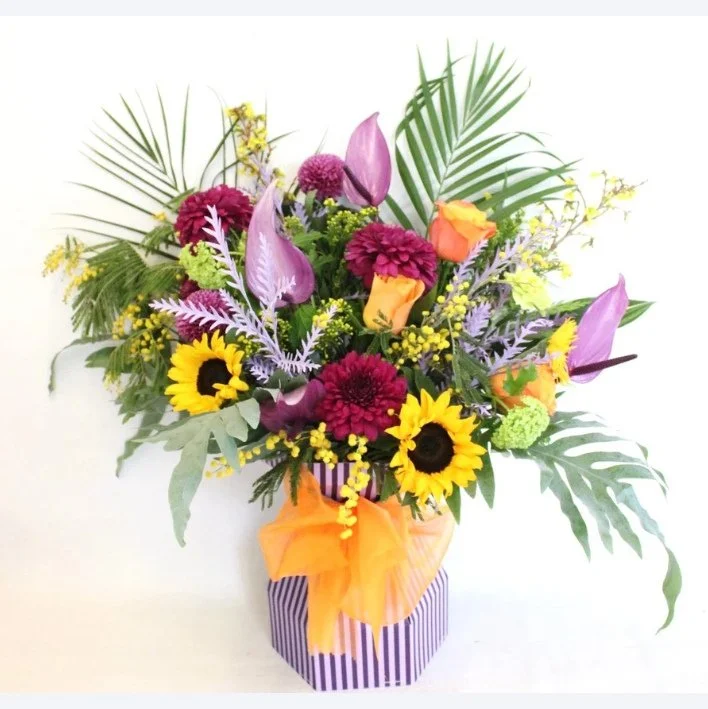 🌸 Introducing the Showstopper 🌸⁠
⁠
If you really want to spoil Mum this Mother&rsquo;s Day, this is the bouquet that makes an entrance.⁠
⁠
The Showstopper is a luxurious hand-tied arrangement filled with beautiful seasonal flowers, designed to crea