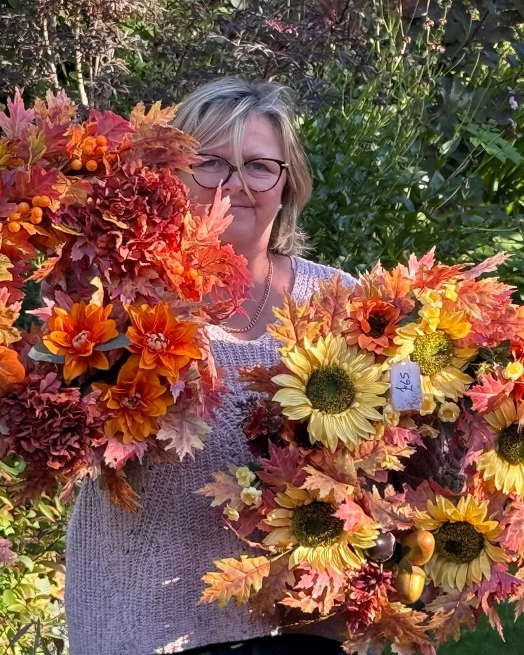 Well&hellip; they&rsquo;r certainly not shy! 🍂🧡

My biggest and most luxurious autumn wreaths came out to play at Cheadle today &mdash; and they certainly got noticed!

Packed with fabulous autumn foliage, hydrangeas, berries, pumpkins and rich sea