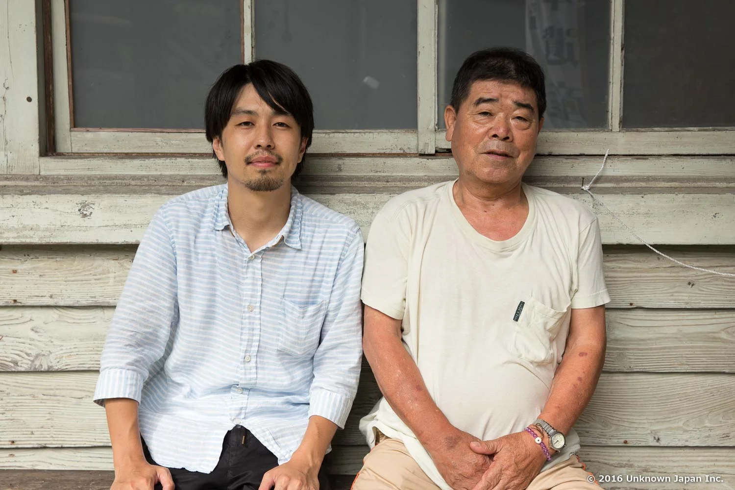 With the manager Mitsugu Nasu , on the bench