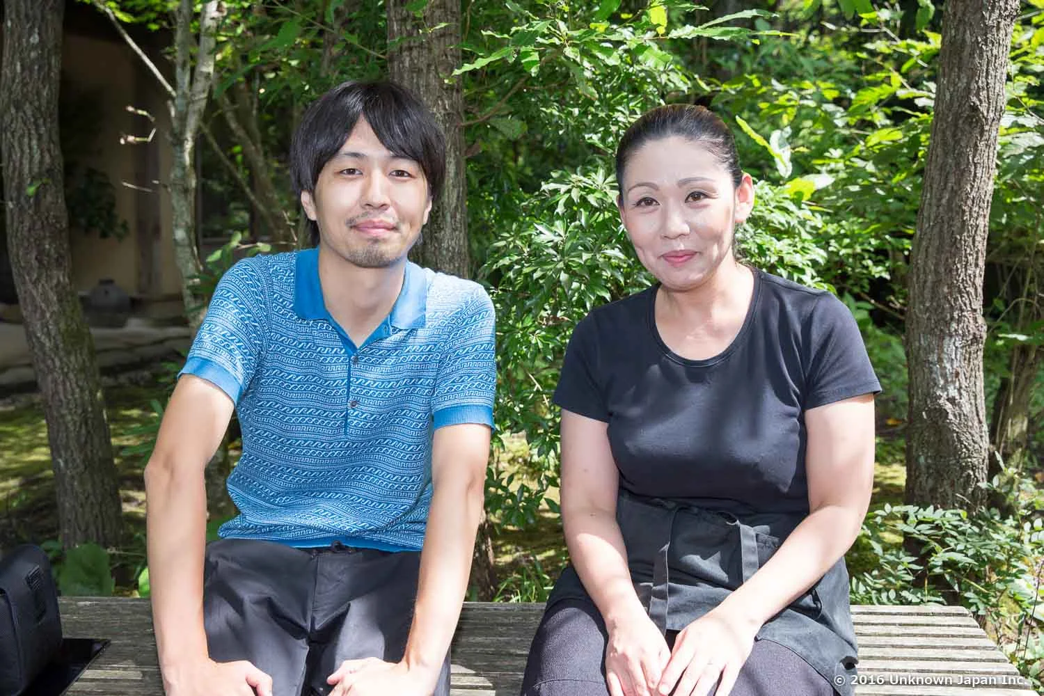 With the owner’s wife Miho Mukai , on the bench