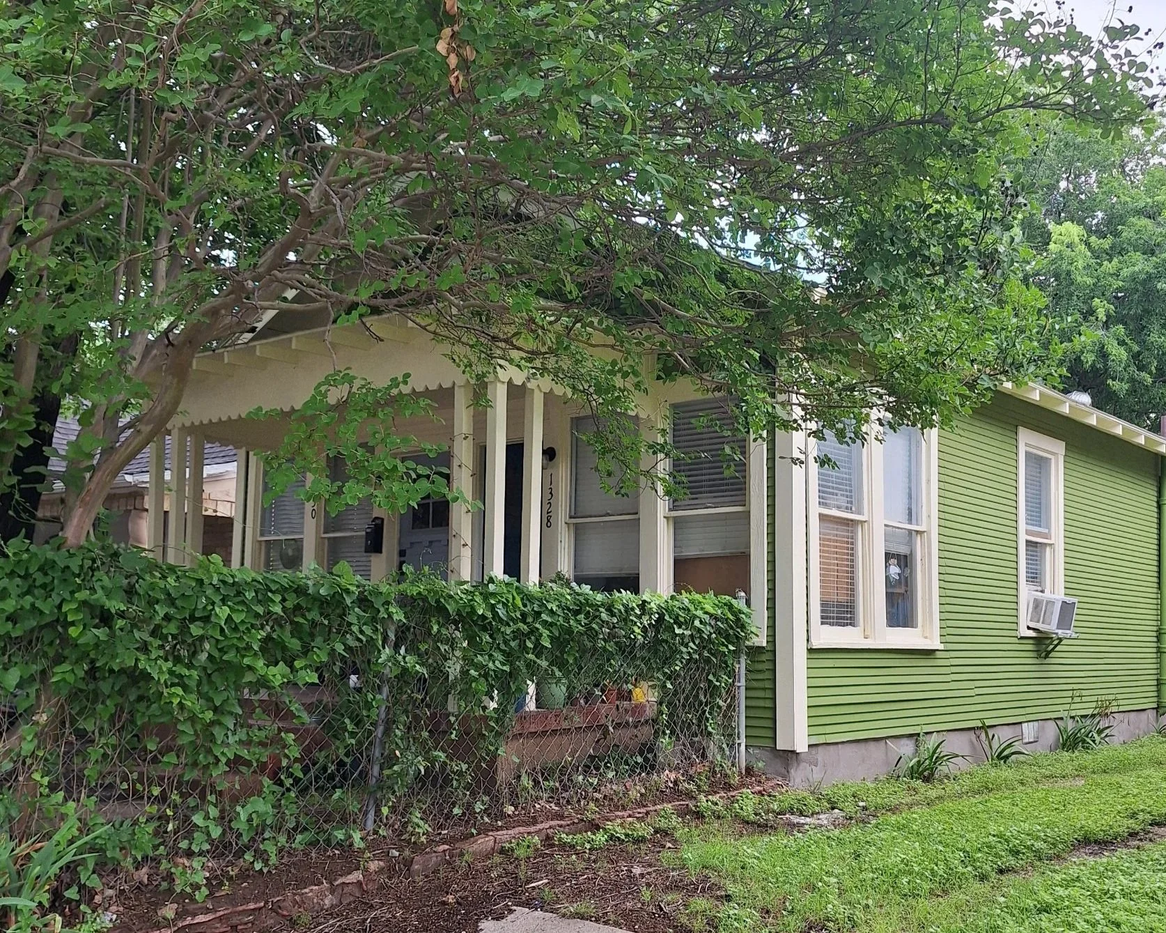 Historic Northside Duplex for rent between the Stockyards and downtown Fort Worth. Close to the heart of the city. Original hardwood floors and beautiful light.