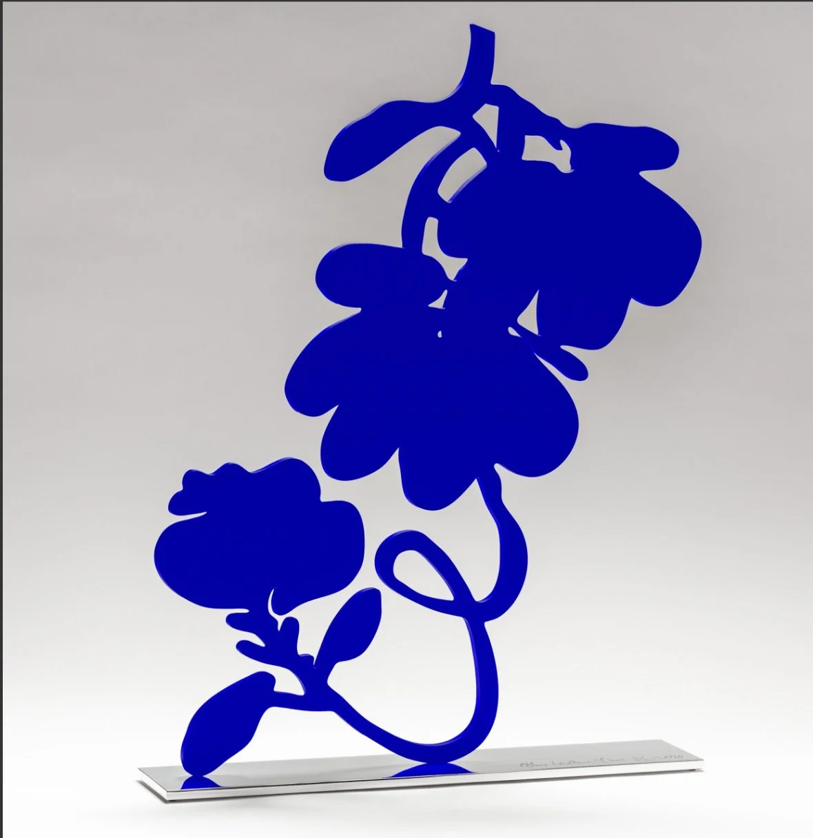Donald Sultan Blue Lantern Flowers, 2020 Shaped aluminum with blue powder coat on polished aluminum base 28 x 21 1/2 x 4 in.