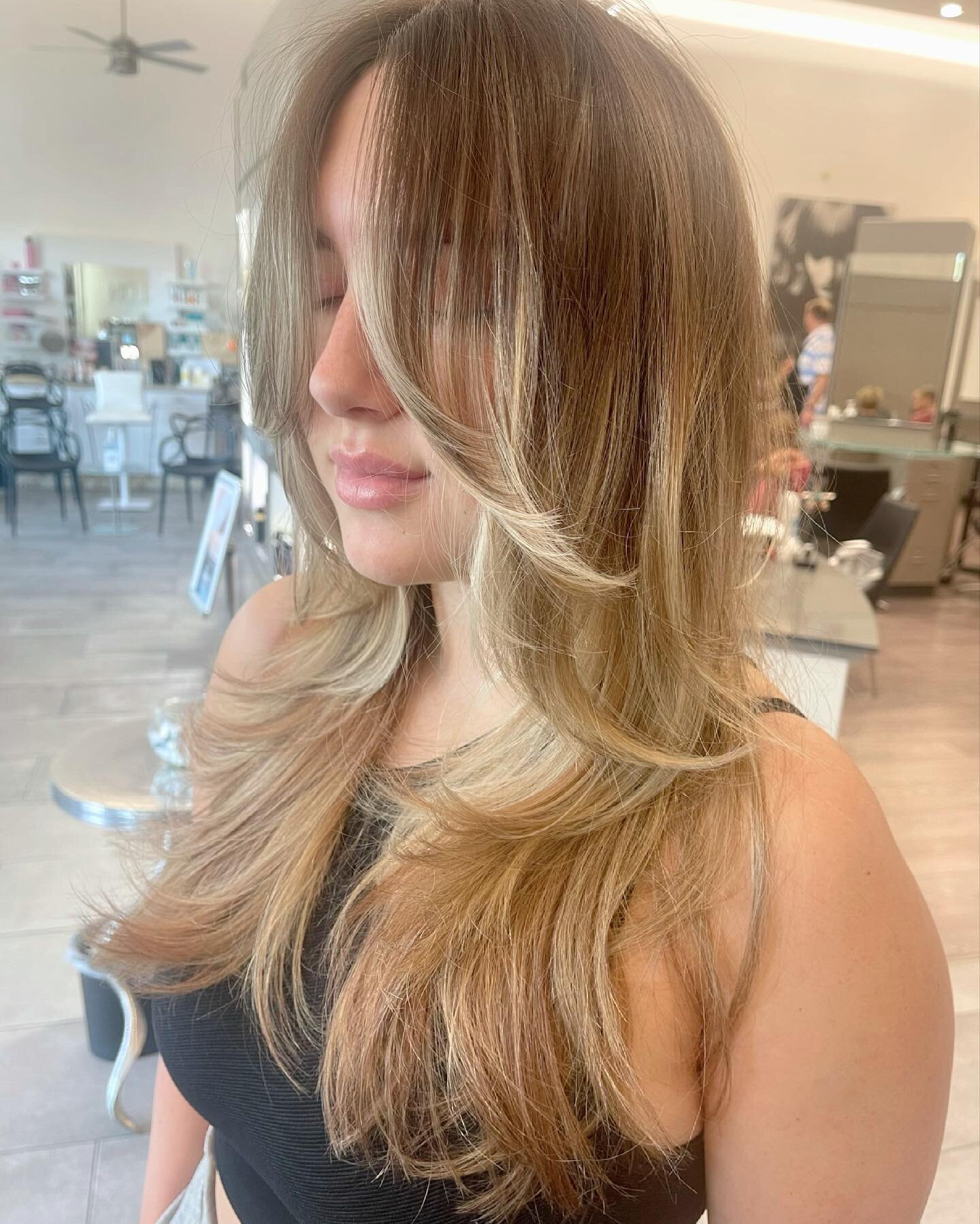 Currently the most requested haircut.. for obvious reason 💁🏼&zwj;♀️
by @hairbykara____  #mondaymotivation #layers #modernsalon #puccisalon