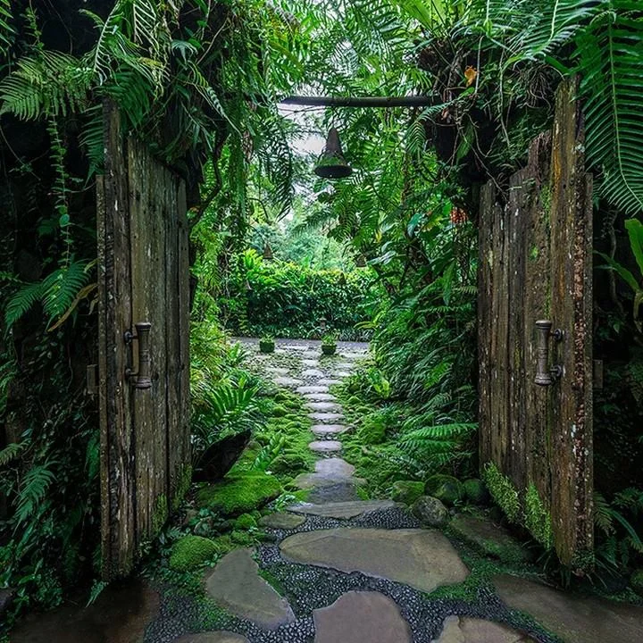 heaven in bali gate.jpg