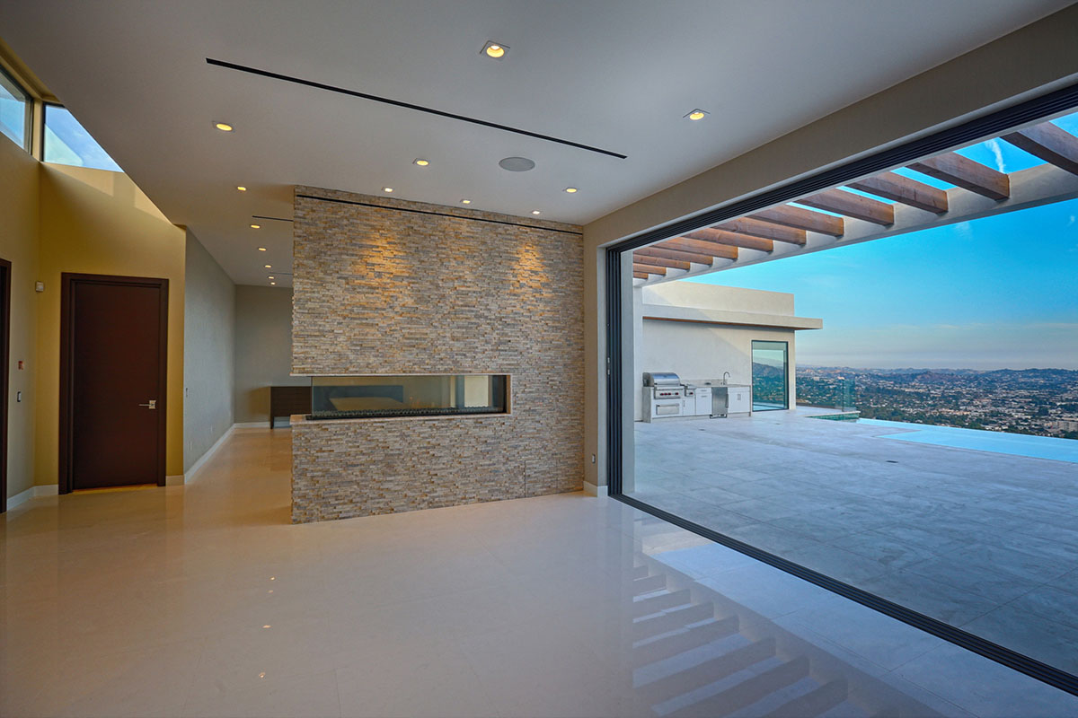 Fusion-Windows-and-Door-Installation-in-Glendale-CA-Fleetwood-Glenwood-Newport-1070x10.jpg