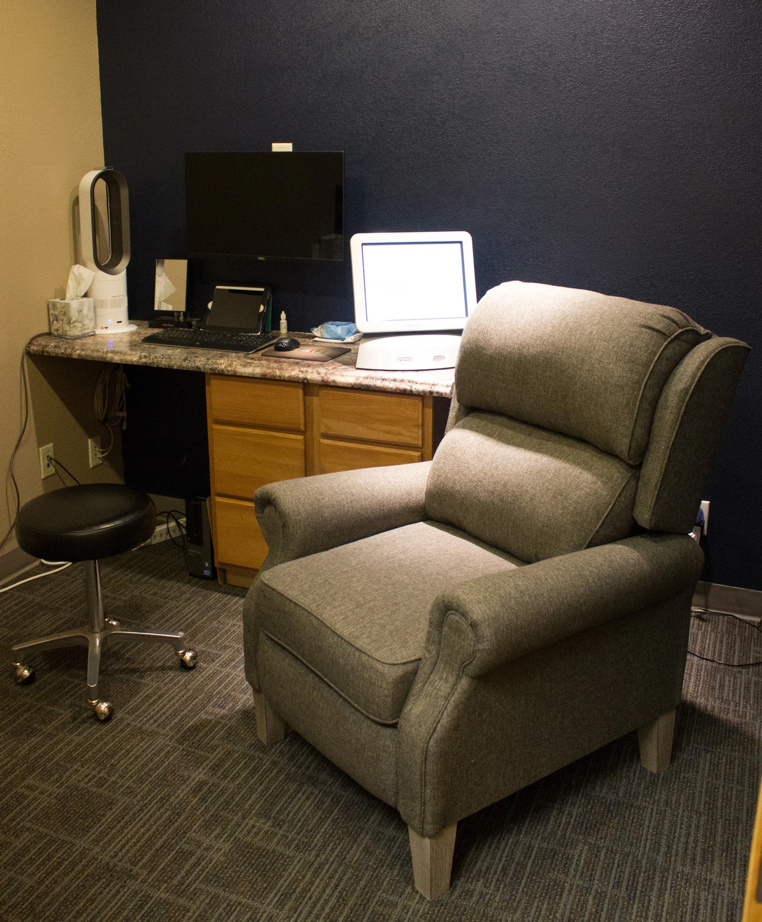 The LipiFlow treatment room provides a relaxing environment with a reclining, plush chair.
