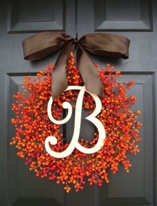 fc556dfd9bdf9527b0043a23fcaee384--monogram-wreath-diy-wreath.jpg