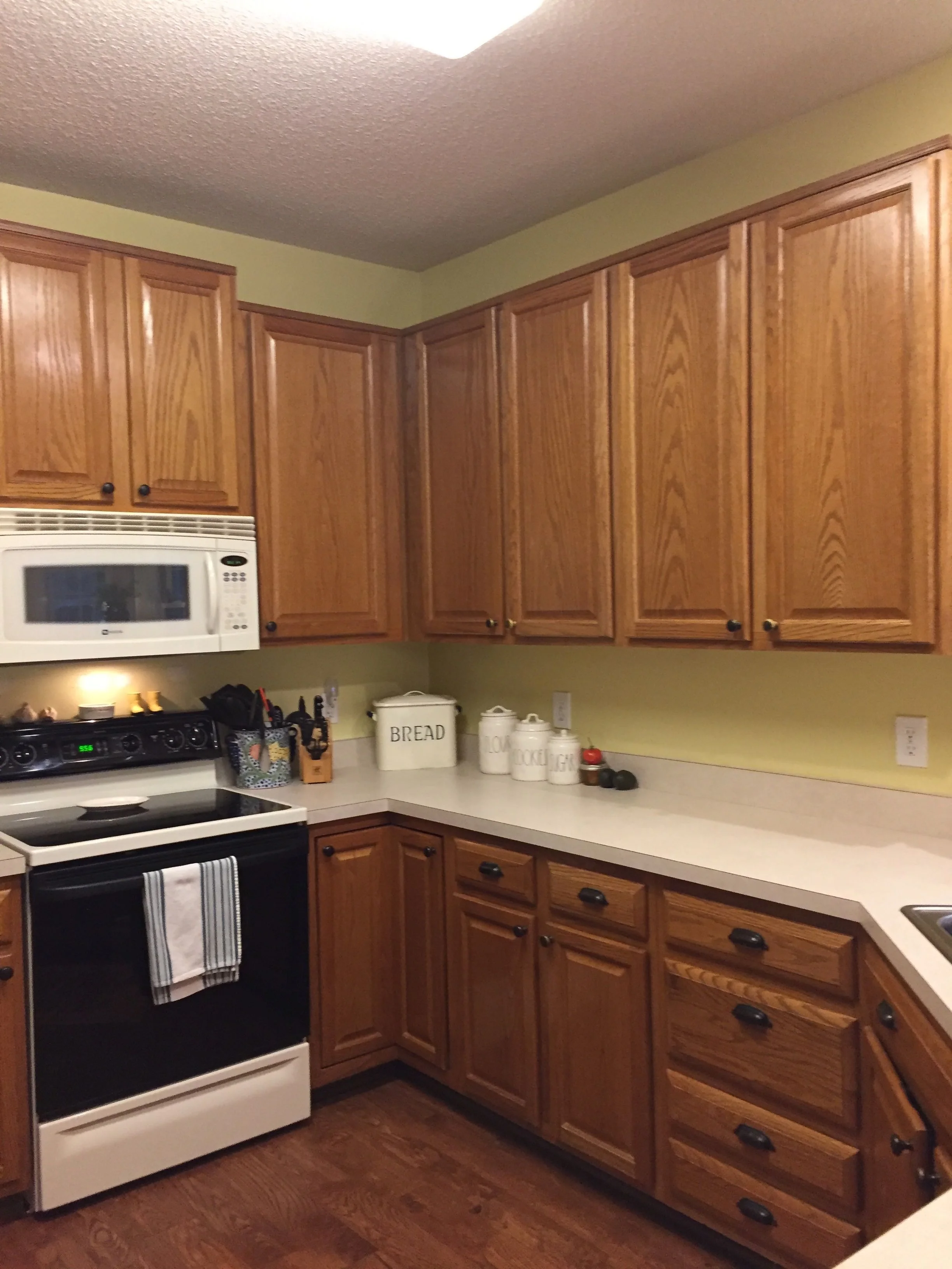 oak_kitchen_cabinets_before.jpg