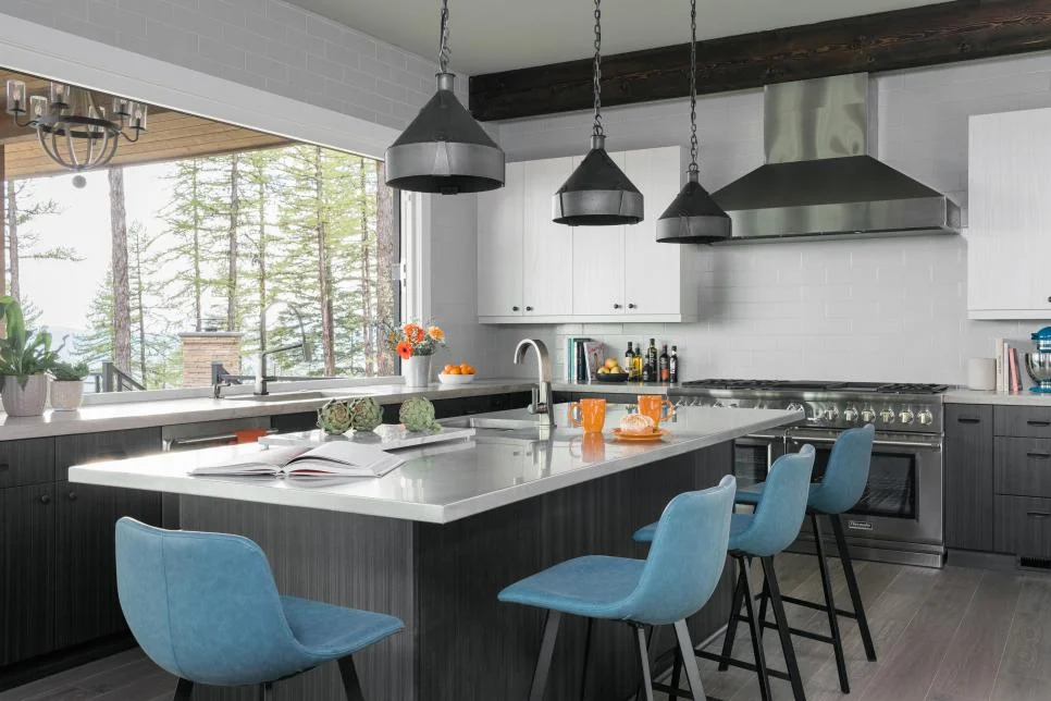 hgtv_dream_house_kitchen_stools.jpg