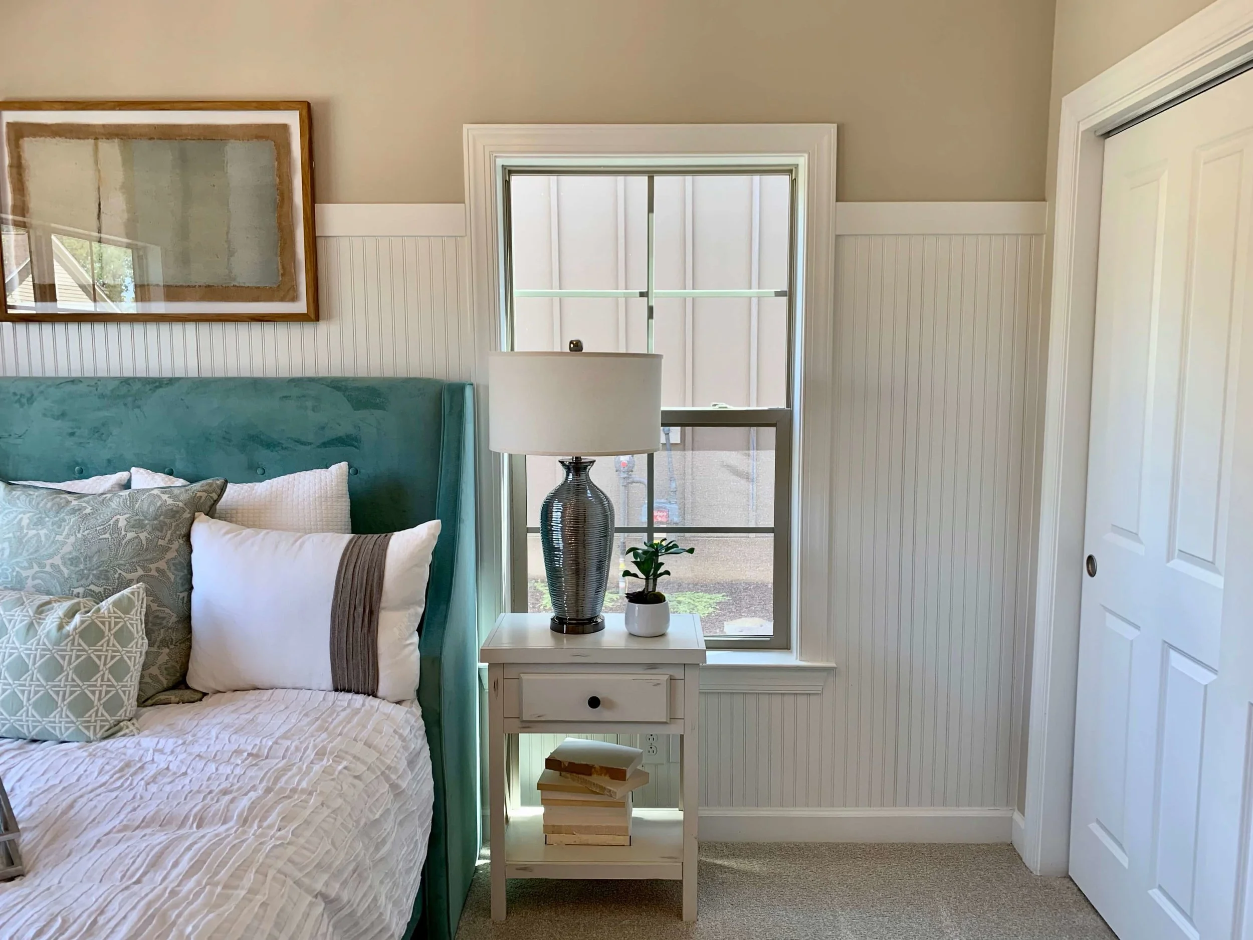 decorating_ideas_beadboard_guest_room.jpeg