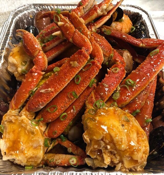 This could be your Friday. Open LUNCH &amp; DINNER, fam!! Legs get it on!
✅Order online for pick-up
✅ Call in your order
✅ Order on doordash/Uber
✅ Dine in (masks required!)