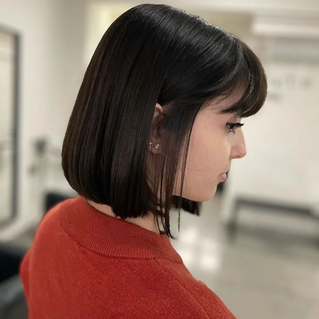 #Repost @hairbyashleighspencer with @let.repost 
&bull; &bull; &bull; &bull; &bull; &bull;
Bibbidi Bobbidi bobbin 🪄

Now who doesnt love a sleek bob and the richness of this colour? 

Are you brave enough for the chop ?✂️

#bobhaircut #chocolatebrow