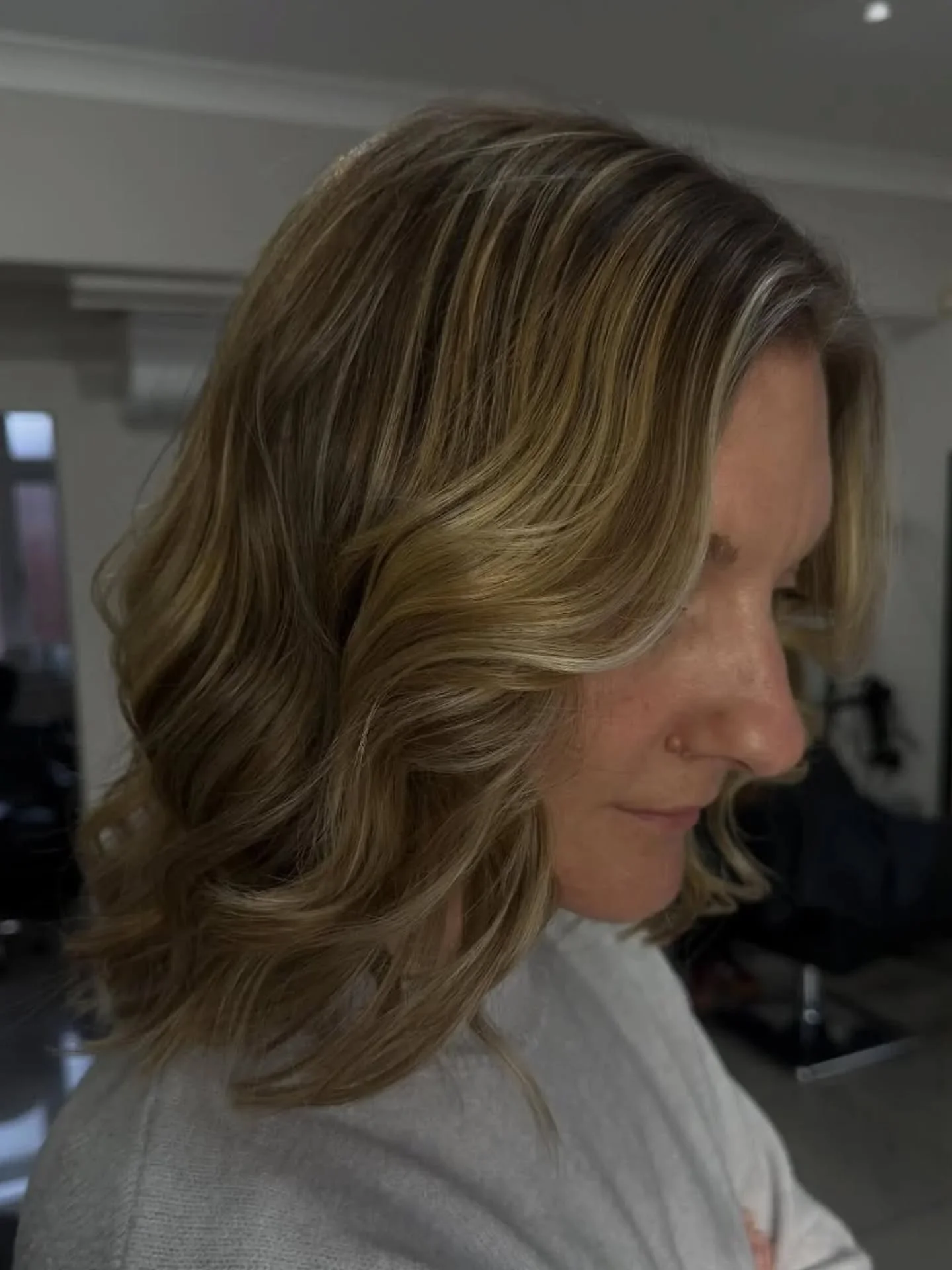 Soft, lived-in balayage finished with a big chop!
>>> Swipe for the Before

Calm chair, unrushed appointments 🤍
Hair by Holly

Currently offering &pound;25 off colours for new clients!

📍 Mane Hair Salon, Tuckton
📩 Book via link in bio

#