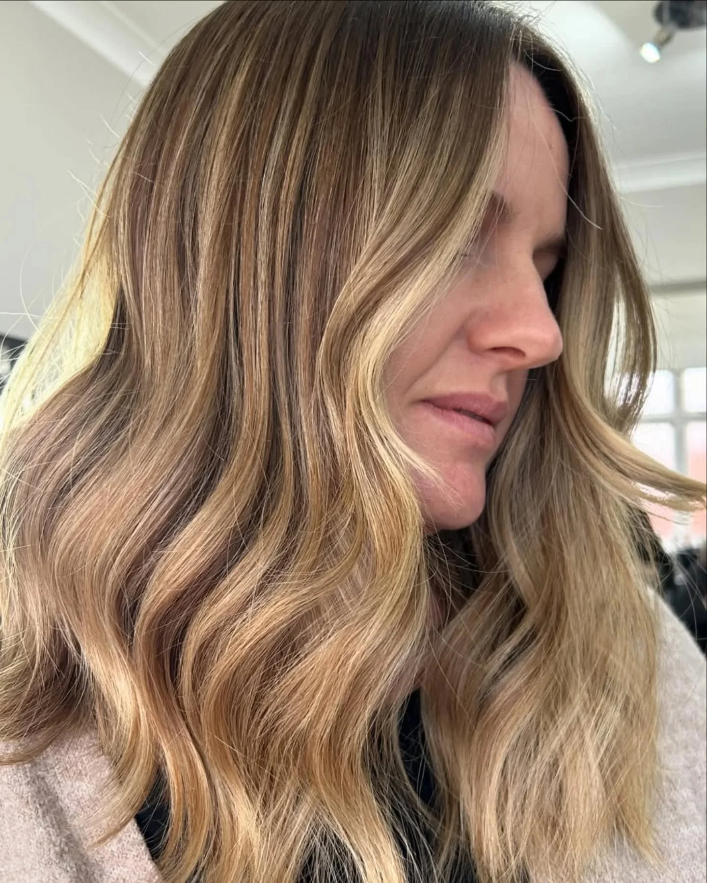 These lil tease snippets of sun are getting us thinking about summer hair over here!☀️ 

Yesss it's time to start going blonder again. But make it lived in, coz we like the low maintenance life, right?

Hit up Lianne @liannedoesmyhair to start talkin