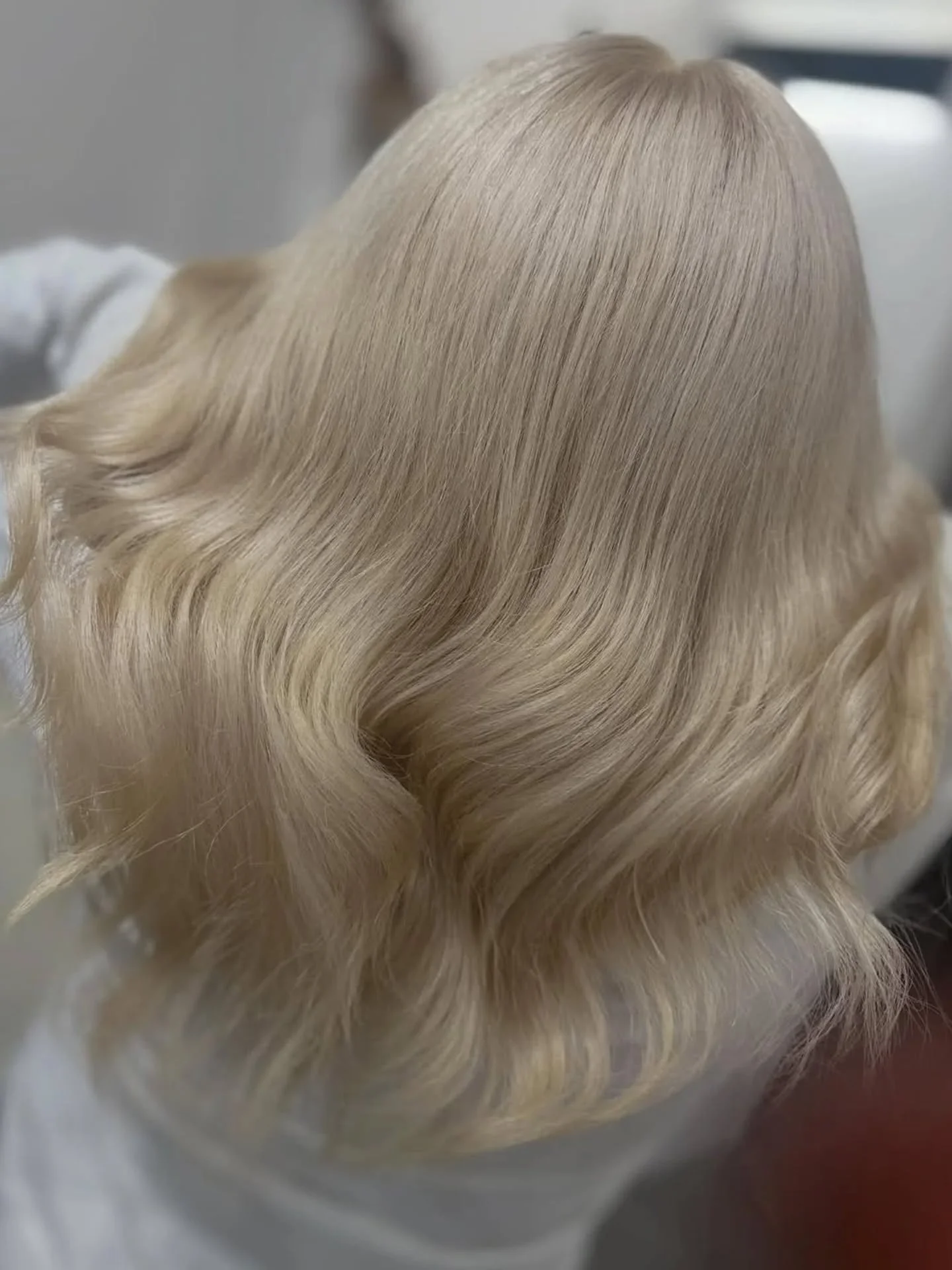 This clean vanilla tone creates a soft, natural look while adding shine and dimension to the hair. Perfect for those who love a bright blonde without harsh or icy tones.

✔ Soft creamy blonde tone
✔ Clean and natural finish
✔ Beautiful shine and dime