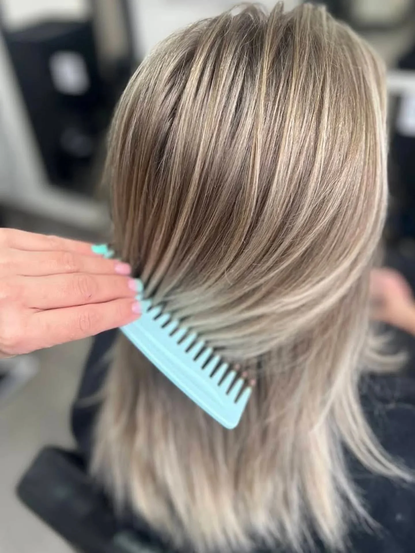 We were not ready for this glow up by Kat 🥵

STUNNING transformation to a cleaner blonder &amp; importantly zero damage, lifted gently with hair health in mind always. ✨

Want to talk about your hair goals? 👇🏼
@hair_makeup_kj_sisters 

📍Mane Hair