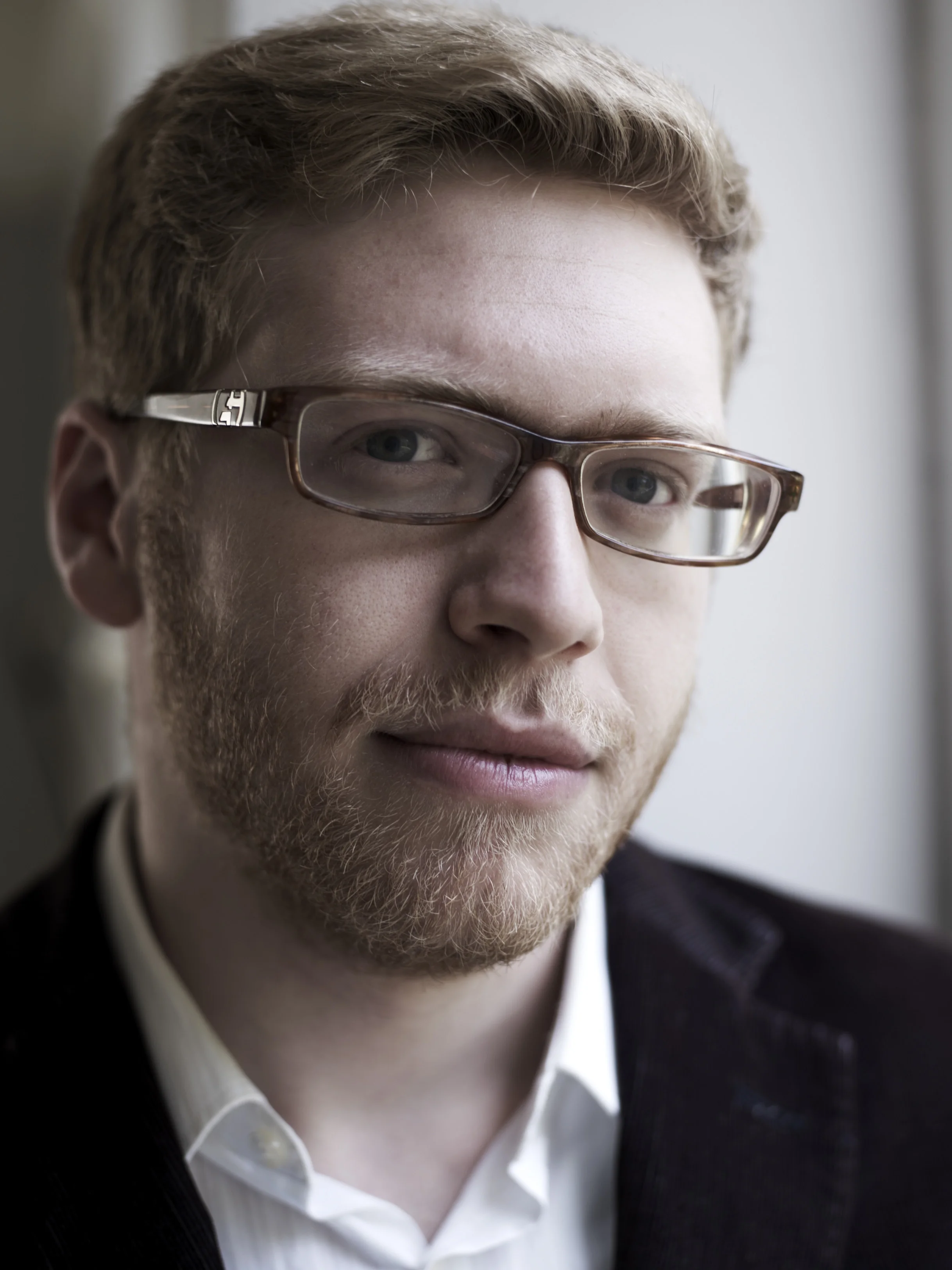 Jonathan portrait 128995.jpg
