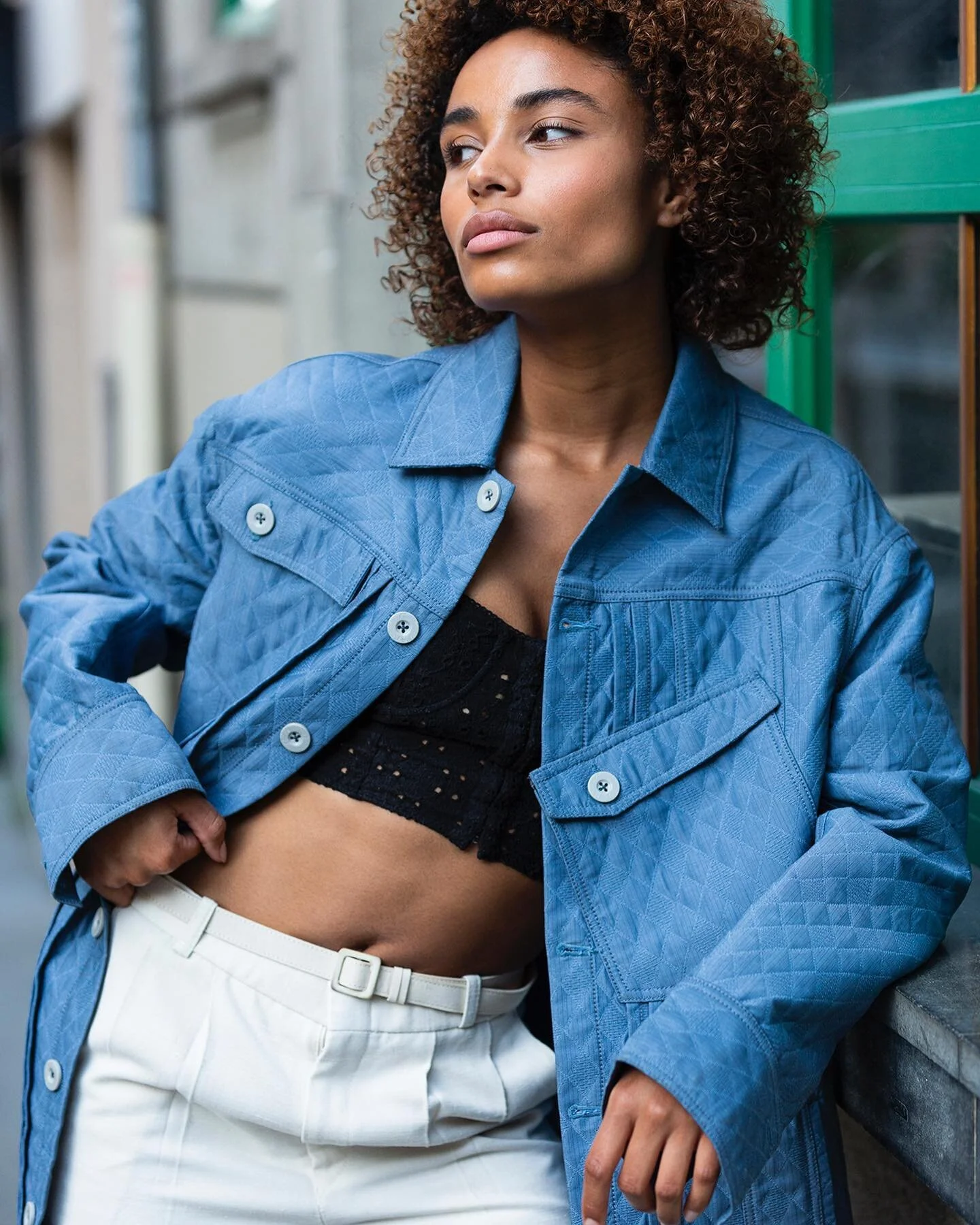 Beautiful jacket designed by my friend and fashion designer A. Sharma, and cut and sewed by a talented friend of him in India who didn’t survive Covid sadly enough. So finally we were able to take some photos of it, at least.
Amande @systemagen